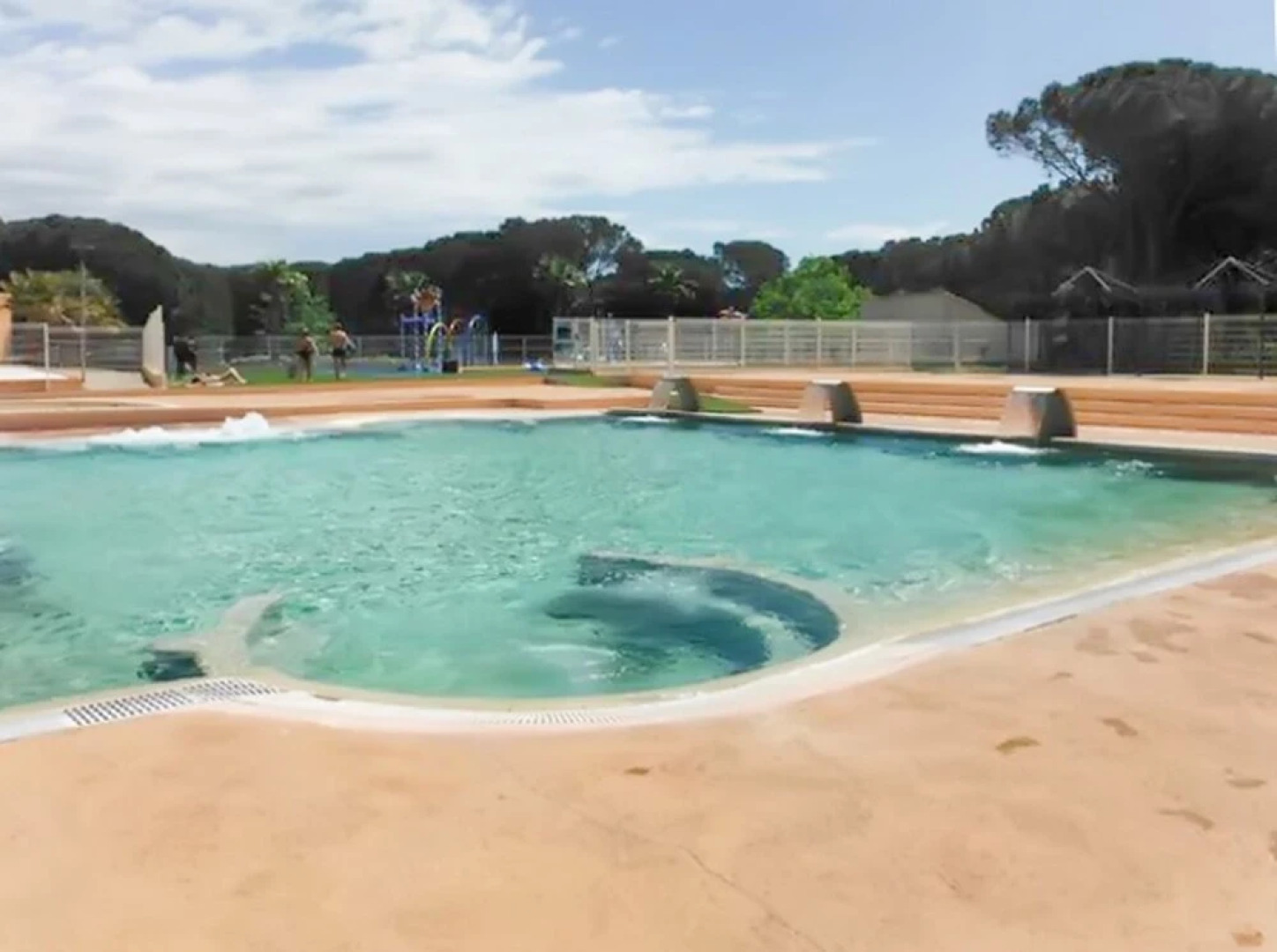 Bungalow With 2 Bedrooms in Puget-sur-argens, With Pool Access and Fur