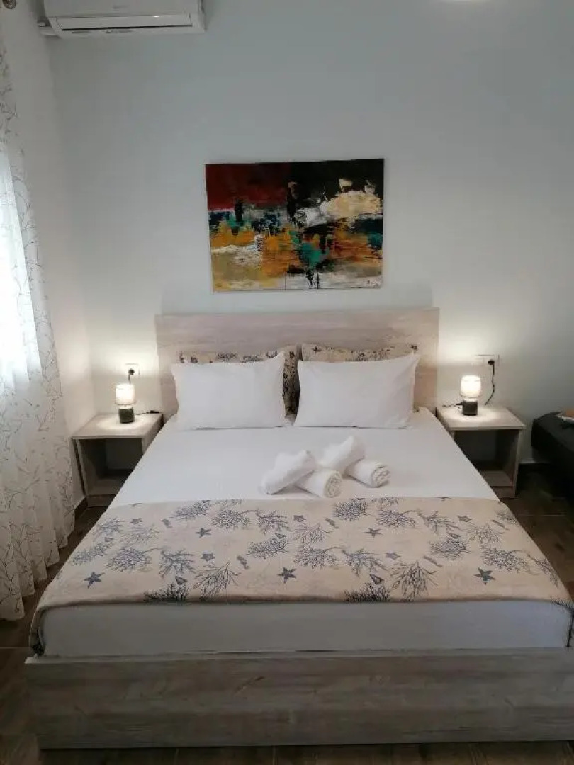 Thomas House near the beach