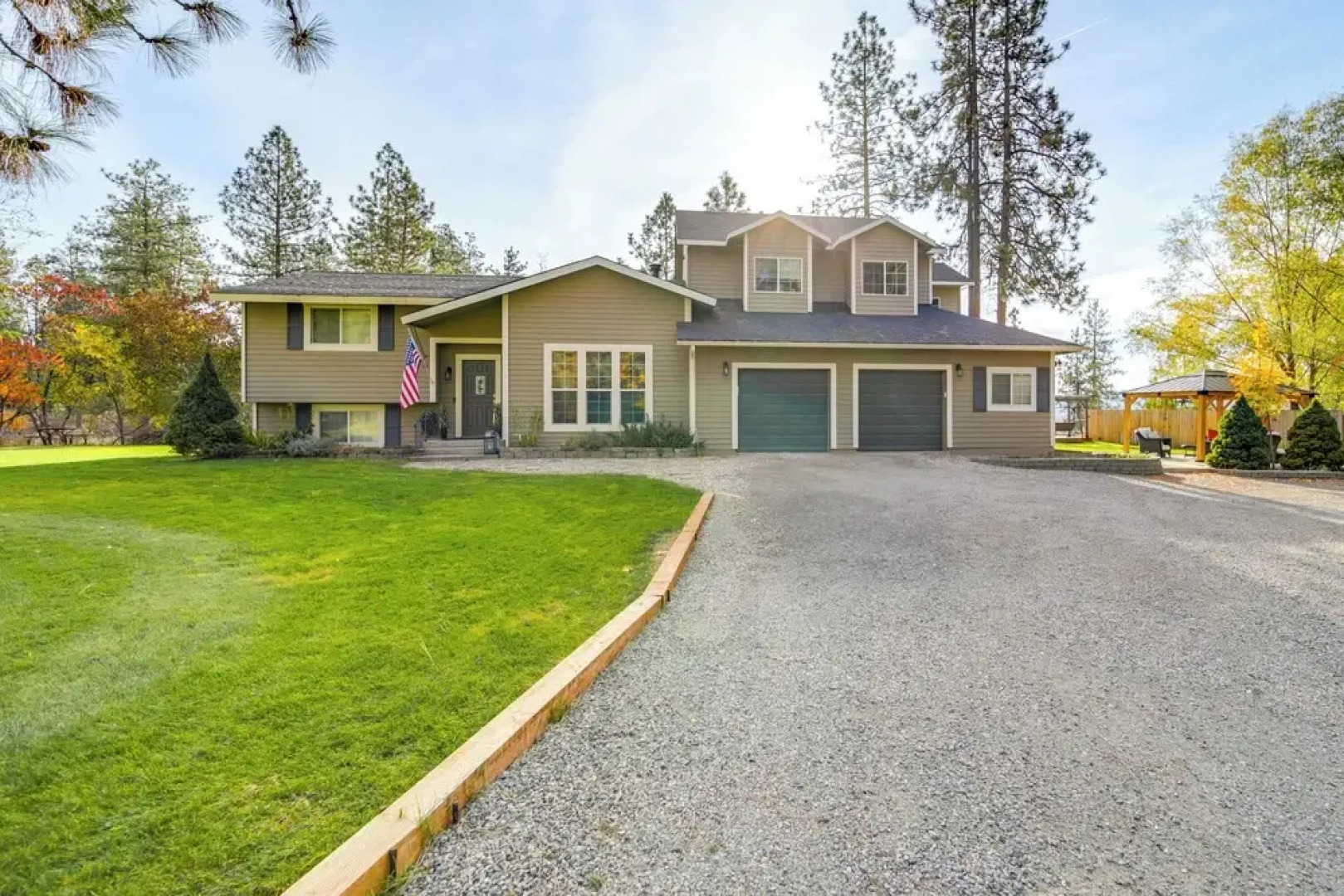 Nine Mile Falls Hideaway: Scenic Retreat on River