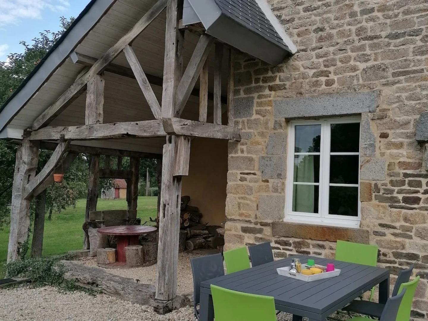 Pleasant Holiday Home in Isigny-le-buat With Garden