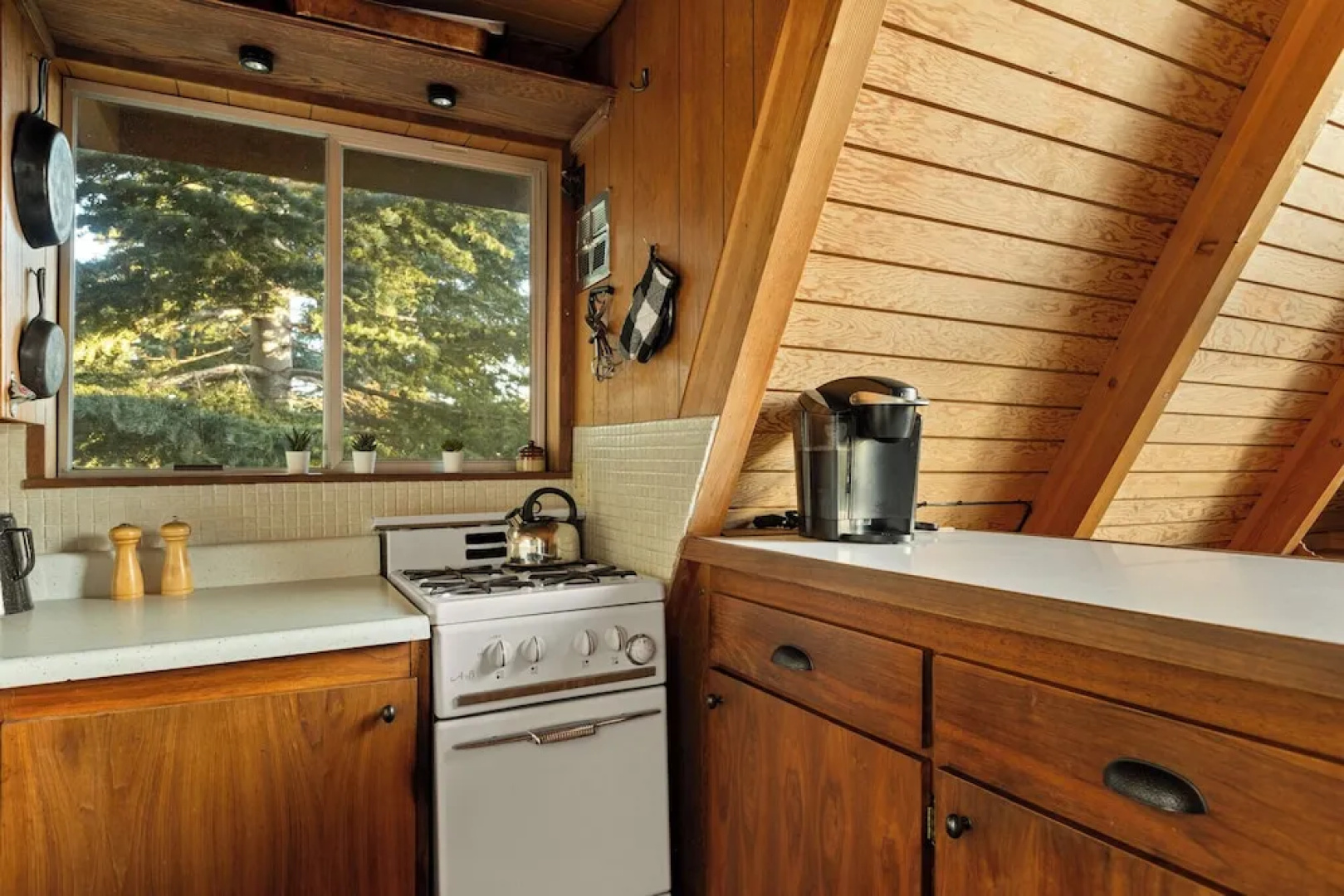 The Tranquil Pines A-frame Cabin Spectacular Views!