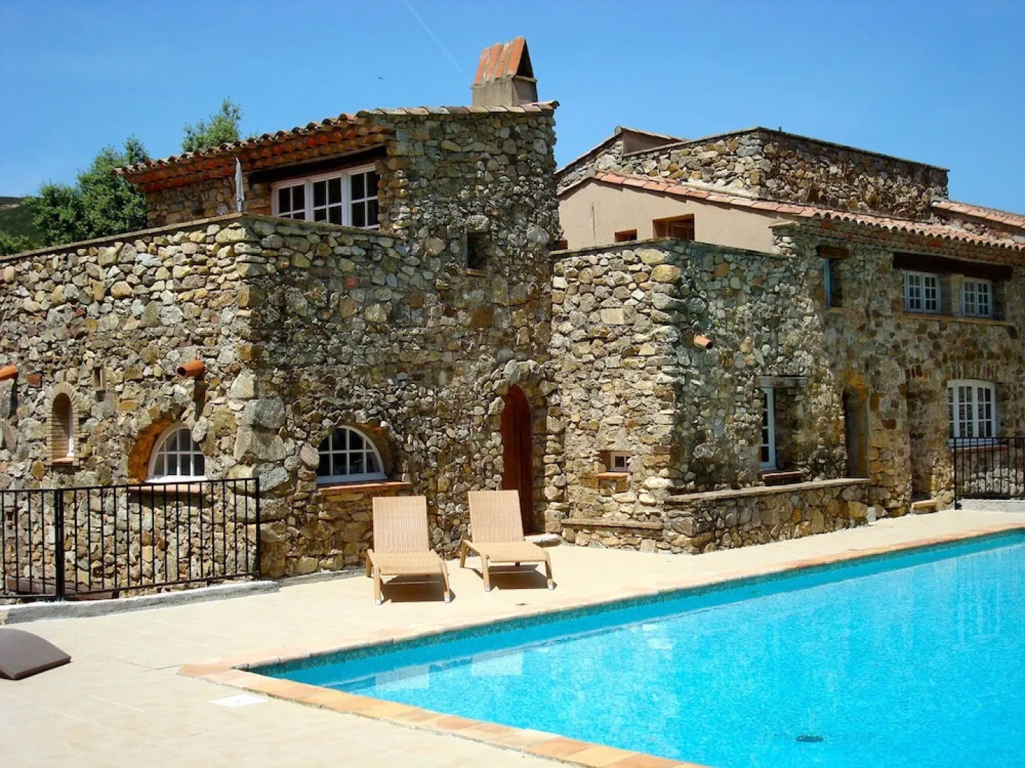 Air Conditioned Apartment in Residence With Heated Swimming Pool Near the Beaches