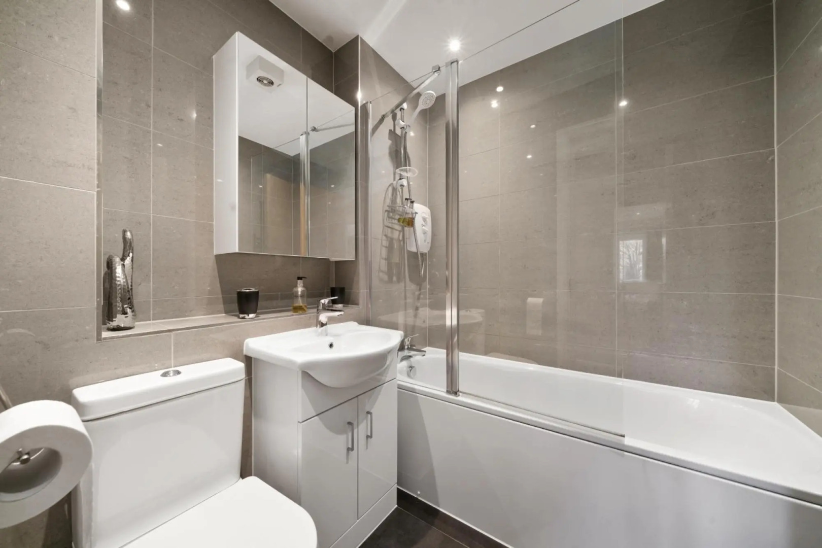 London Heathrow Living Serviced Apartments- Apt 11