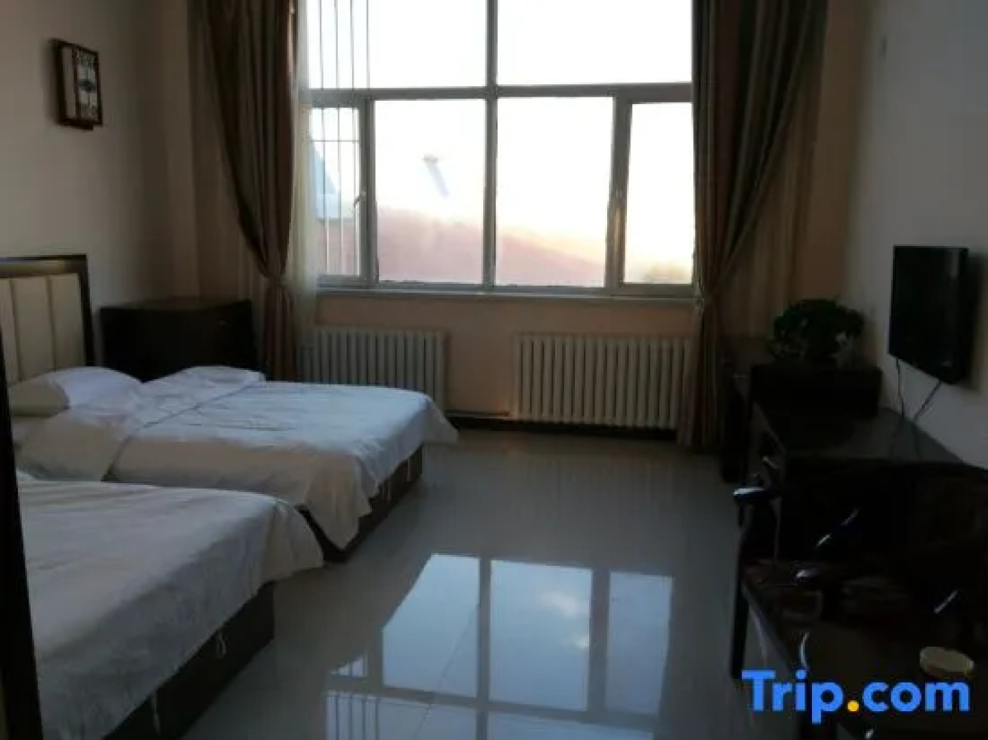 Zhenglan Qijiatai Business Hotel