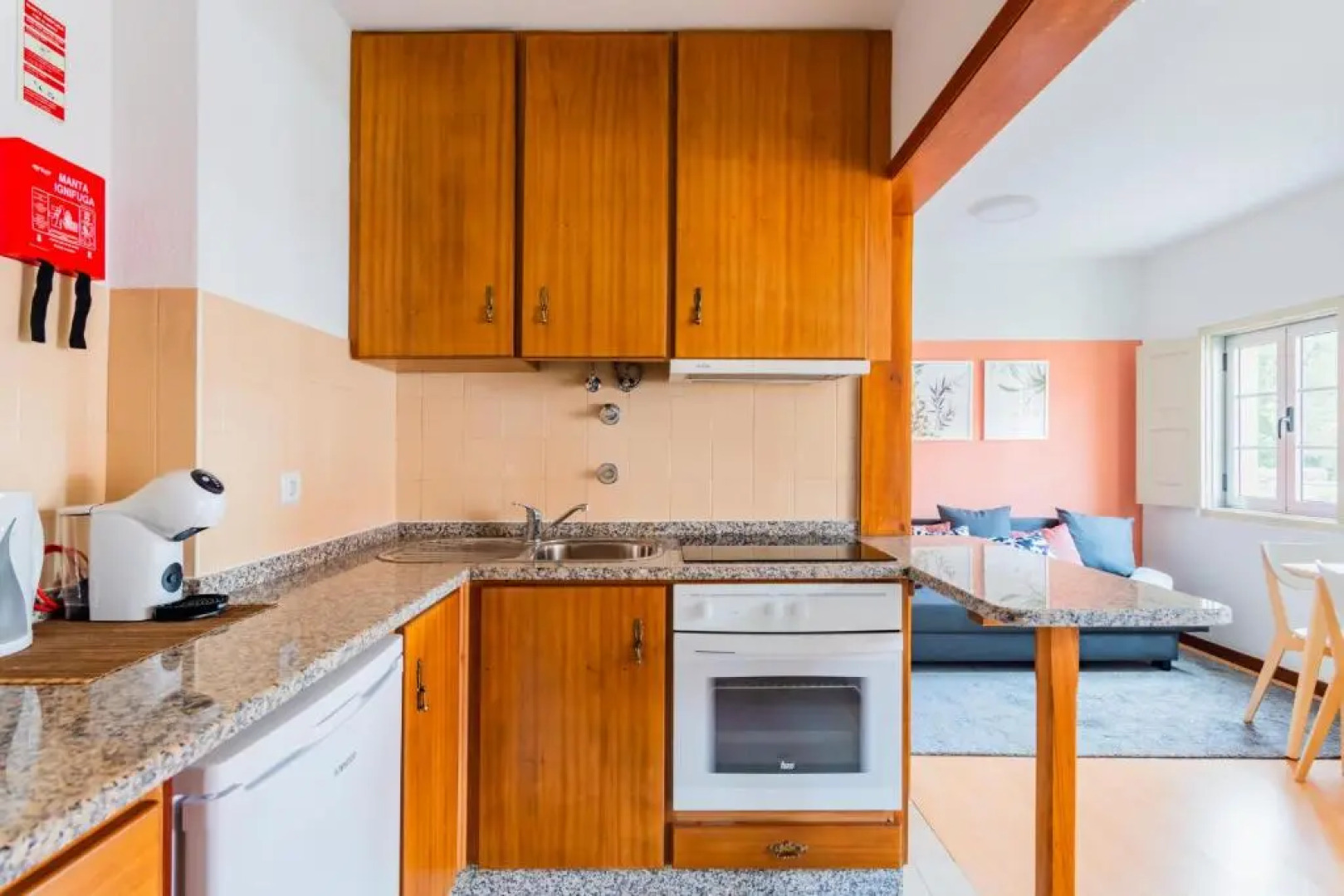 Mirasol - Casa com pátio no centro de Anadia