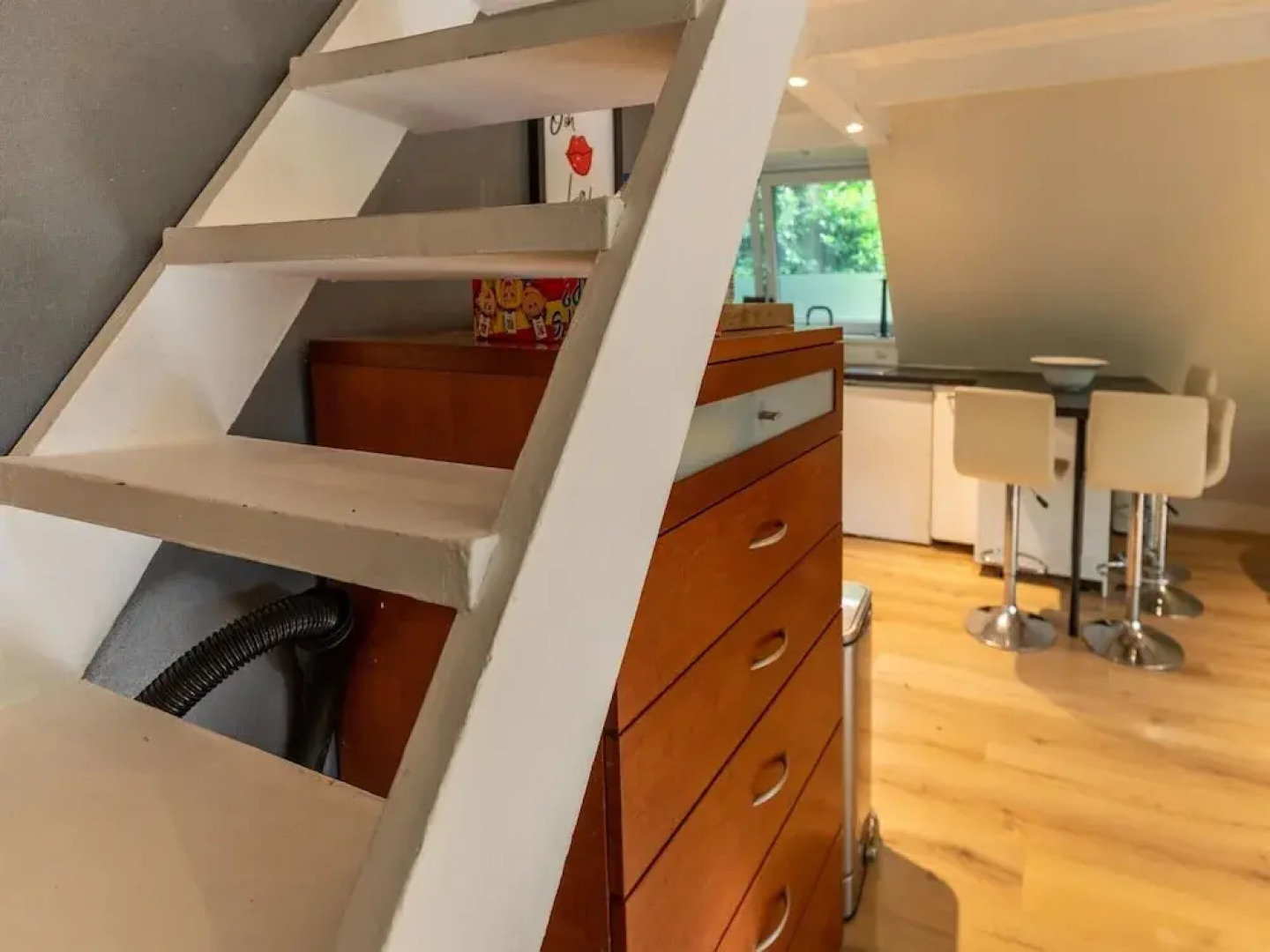 Lanaken Lakeside Cabin Stay