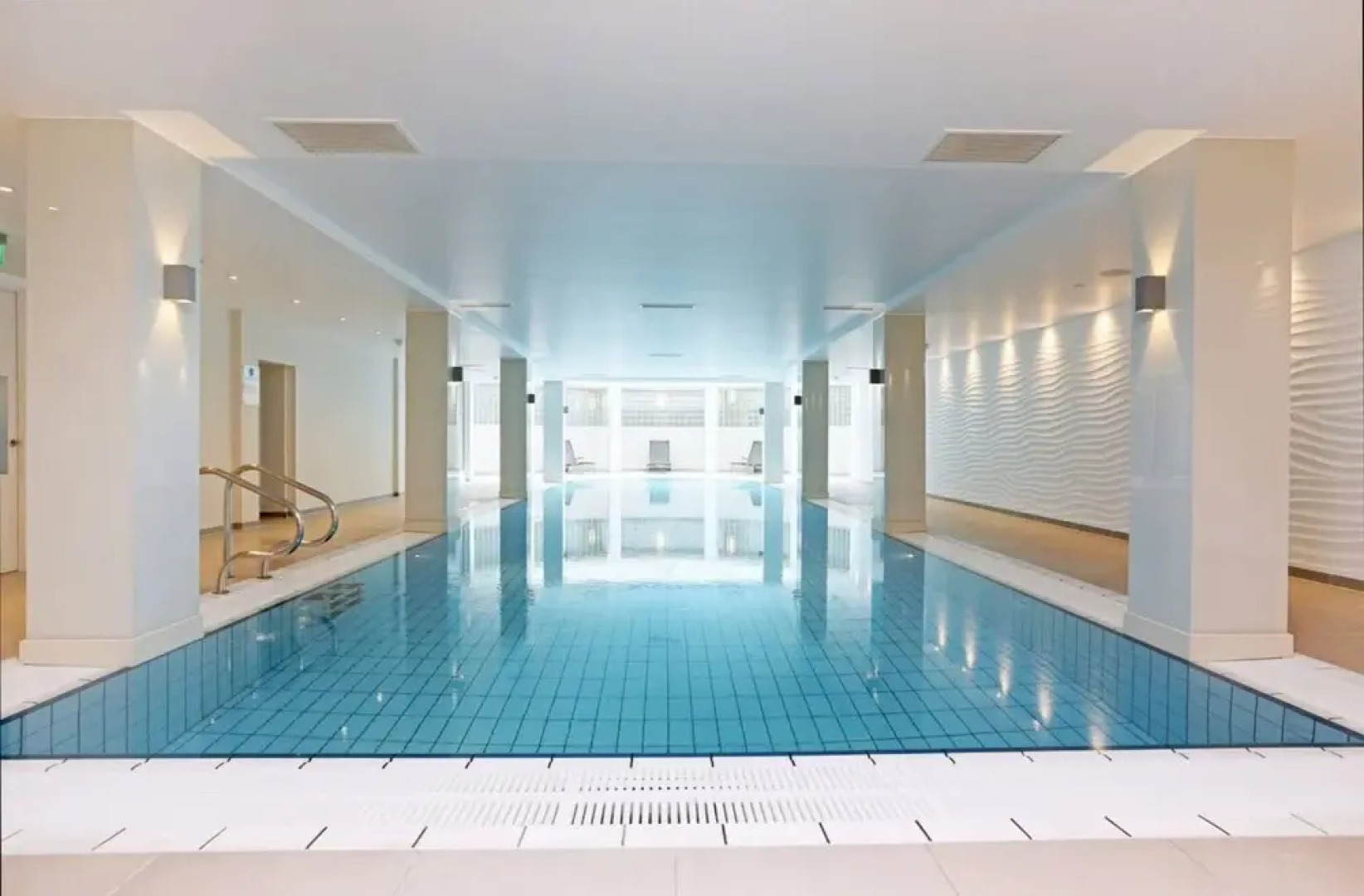 2 Bedroom Flat in Chelsea With Pool and Garden