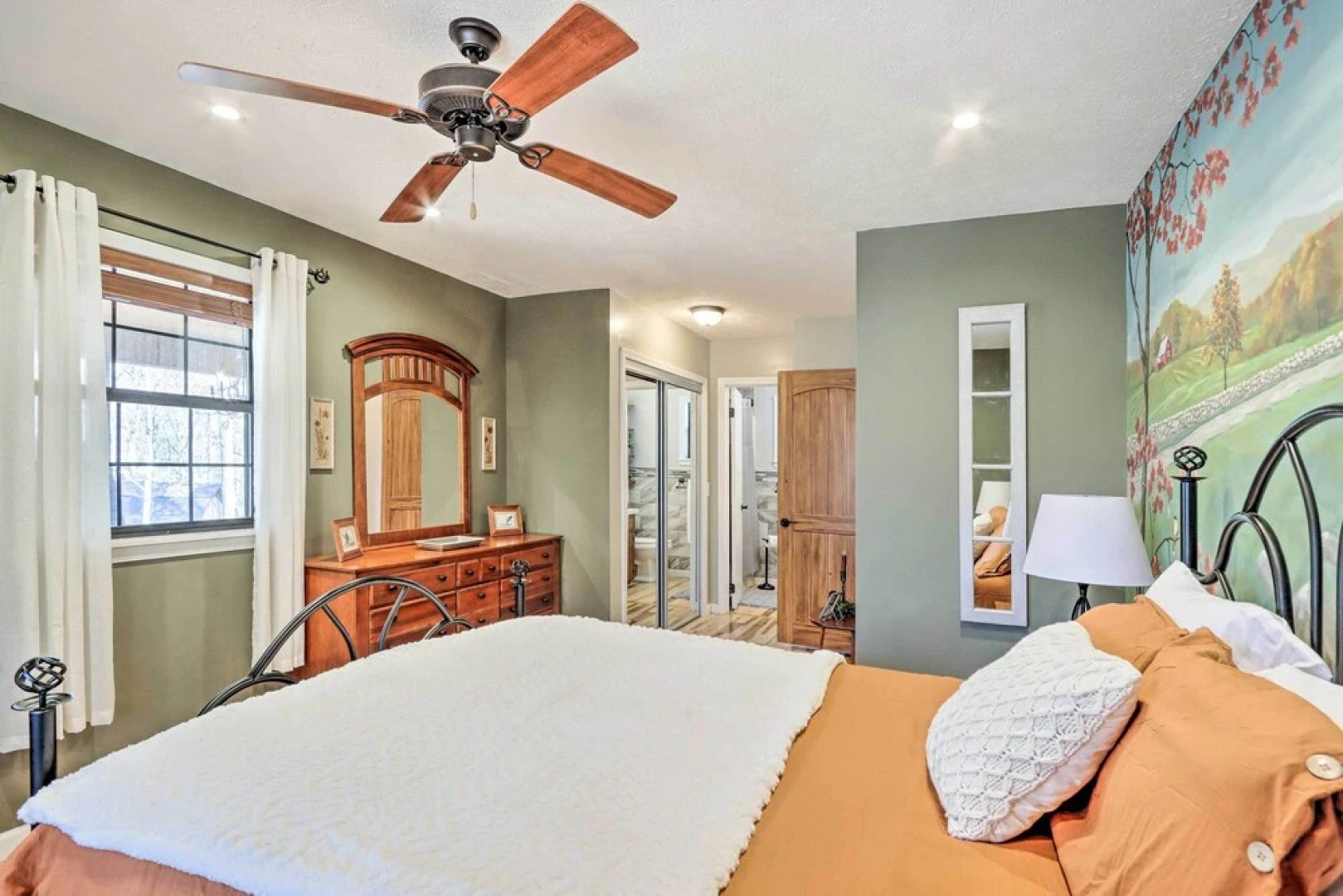 Charming Murphy Escape w/ Fire Pit & Hot Tub!