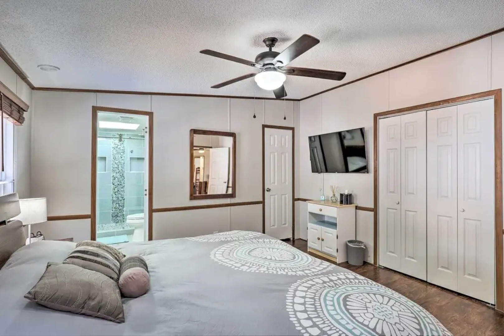 Hot Tub & Fire Pit at Luxe Blue Ridge Bungalow