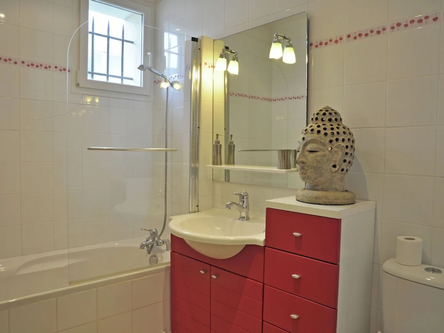 Beautiful and Stylish Town House With Private Swimming Pool in the Middle of Cavaillon