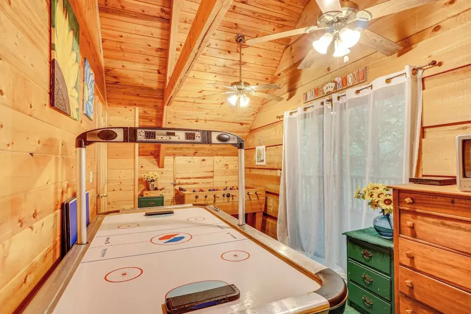 Cozy Tellico Plains Cabin w/ Large Mountain Creek!