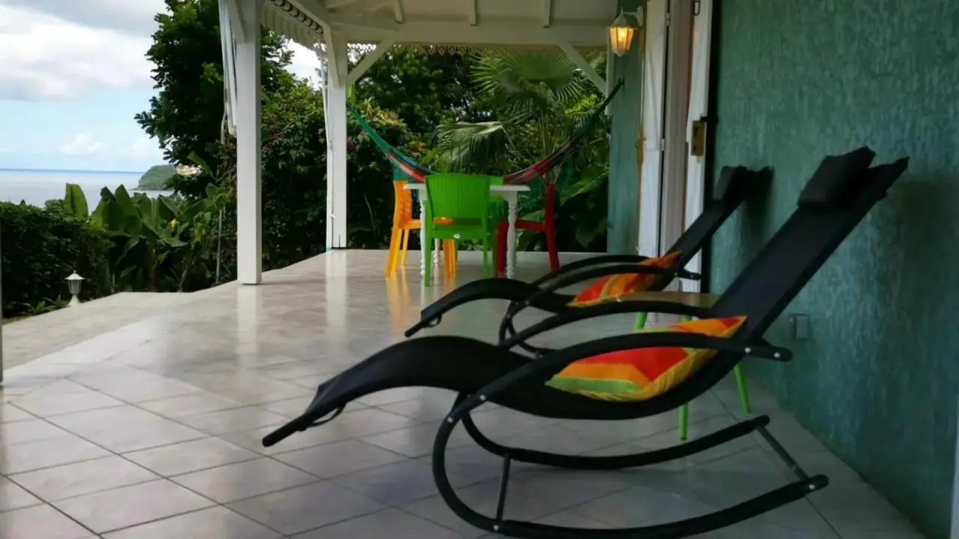 Les Petites Fleurs de Poirier