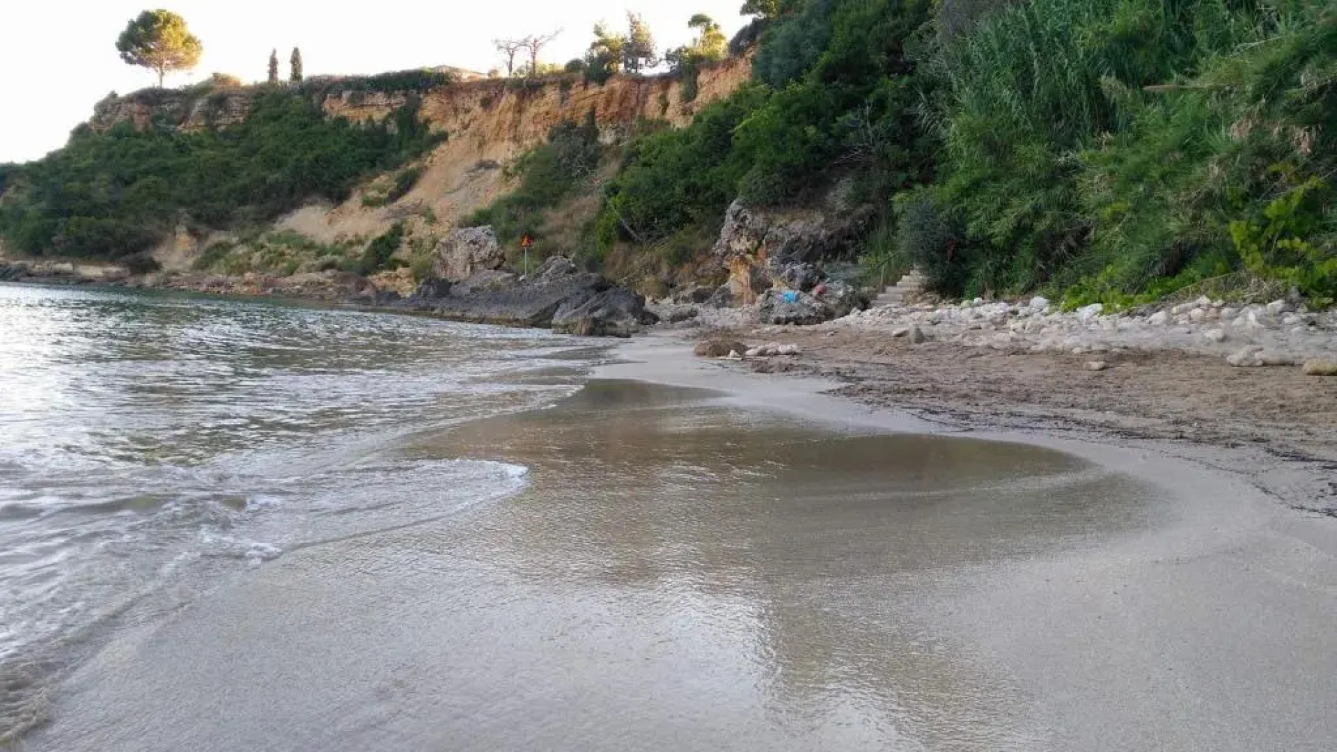 Pessada Bay Studios and Apartments