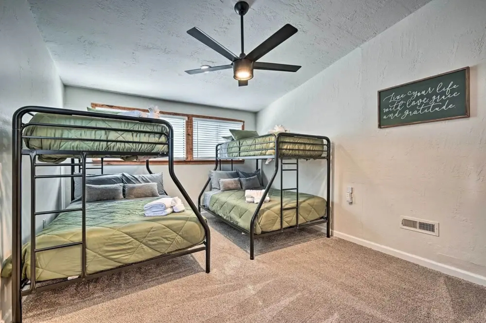 Flagstaff Cabin w/ Hot Tub & Fire Pit!