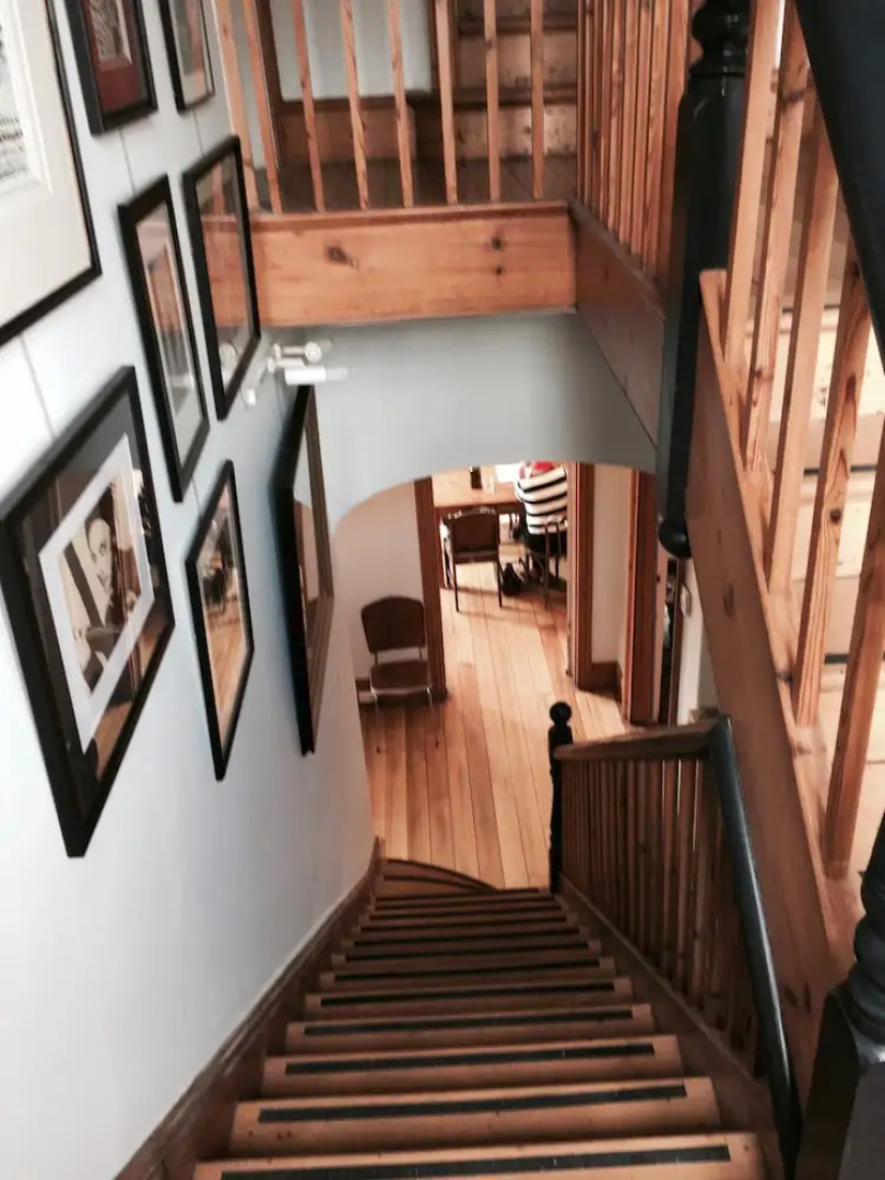 Assemblage Boutique Art B & B