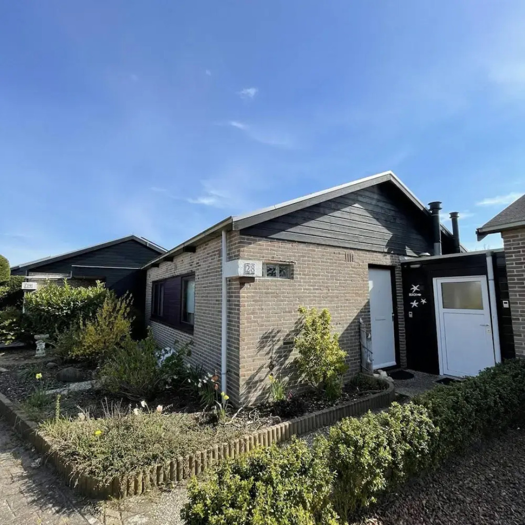 Bungalow in Sint Maartenszee Near Dune