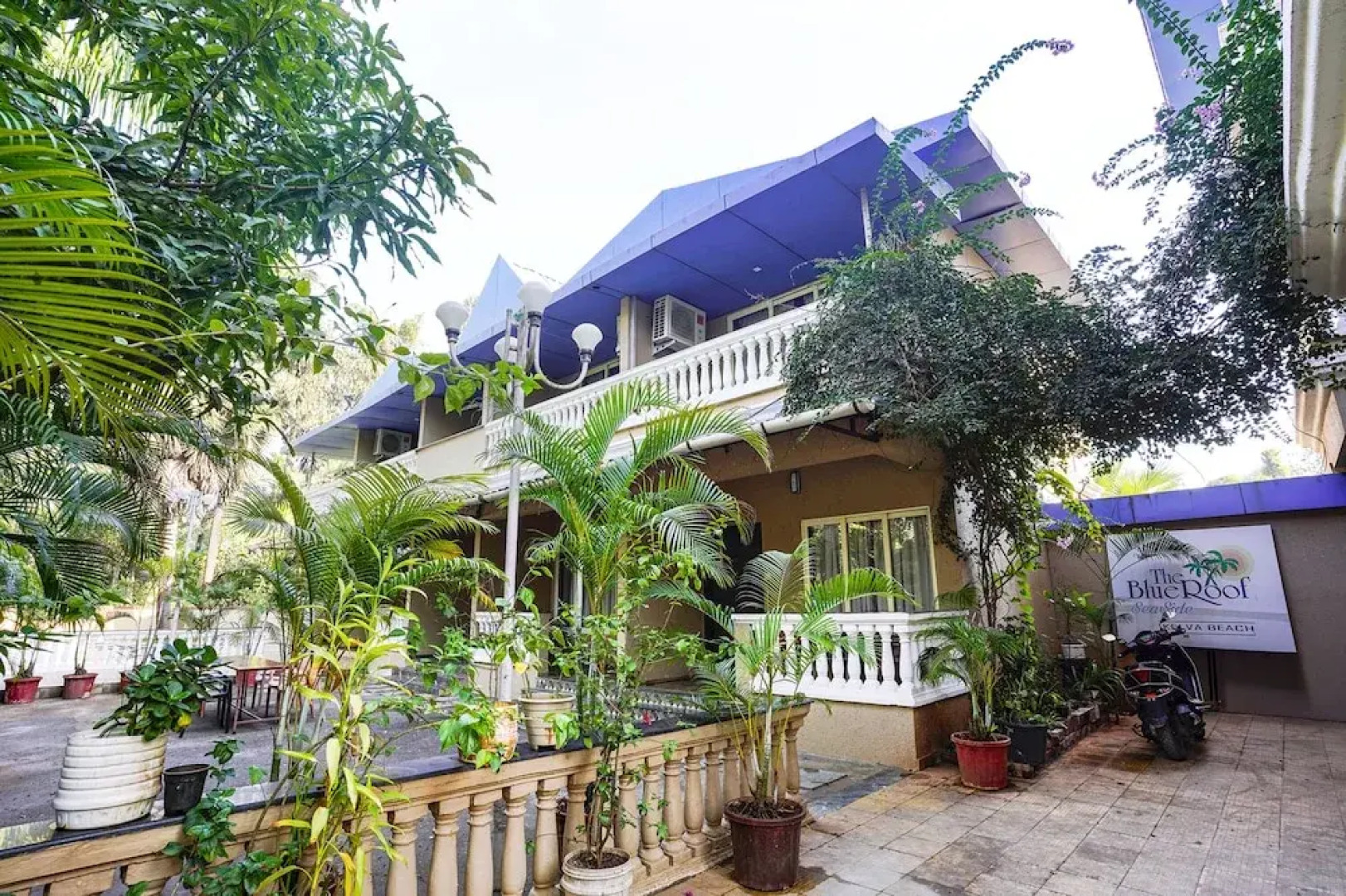 Fabhotel Blue Roof Sea Side