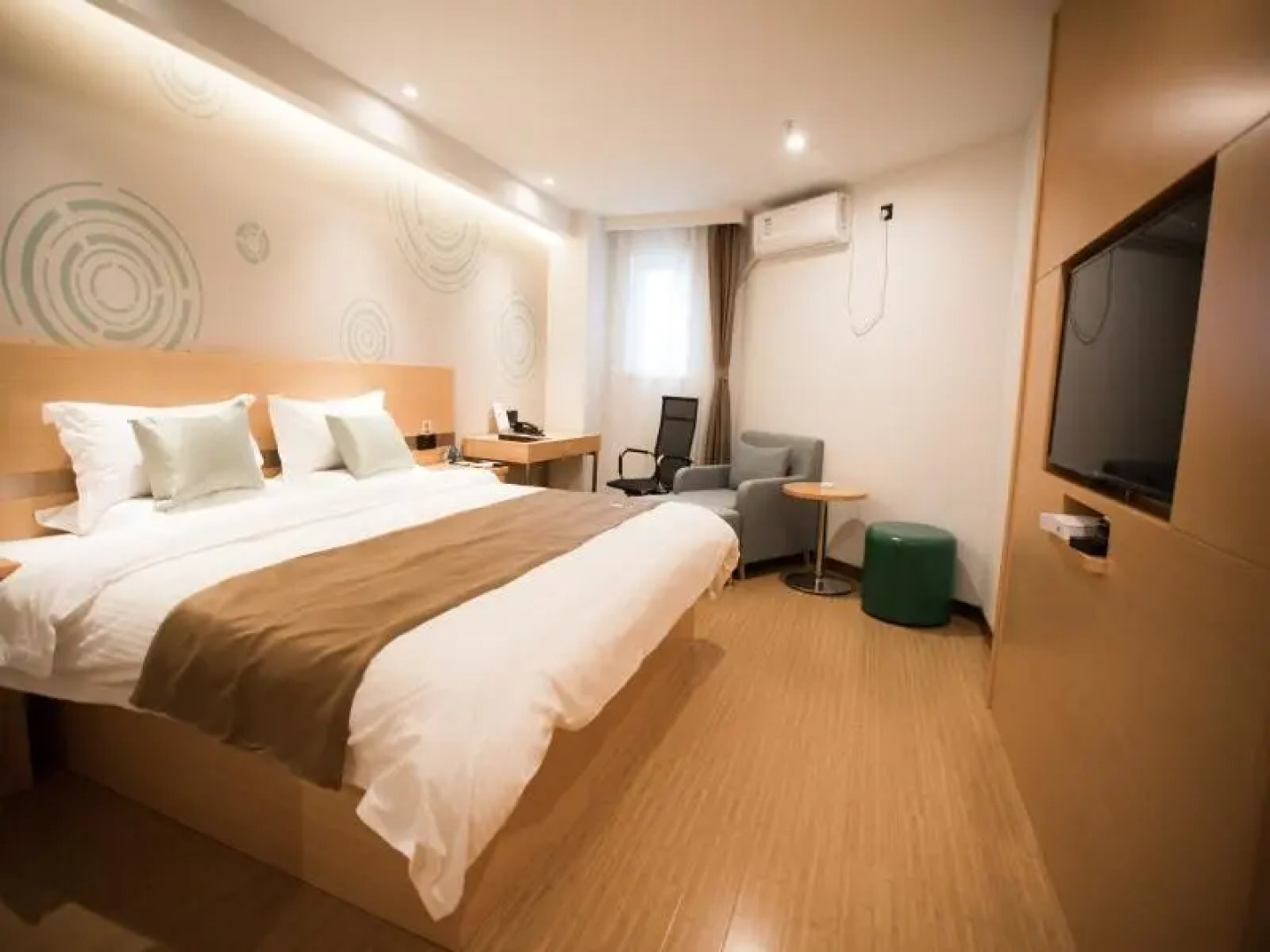 Greentree INN Zhangjiakou High Speed Railway Stati