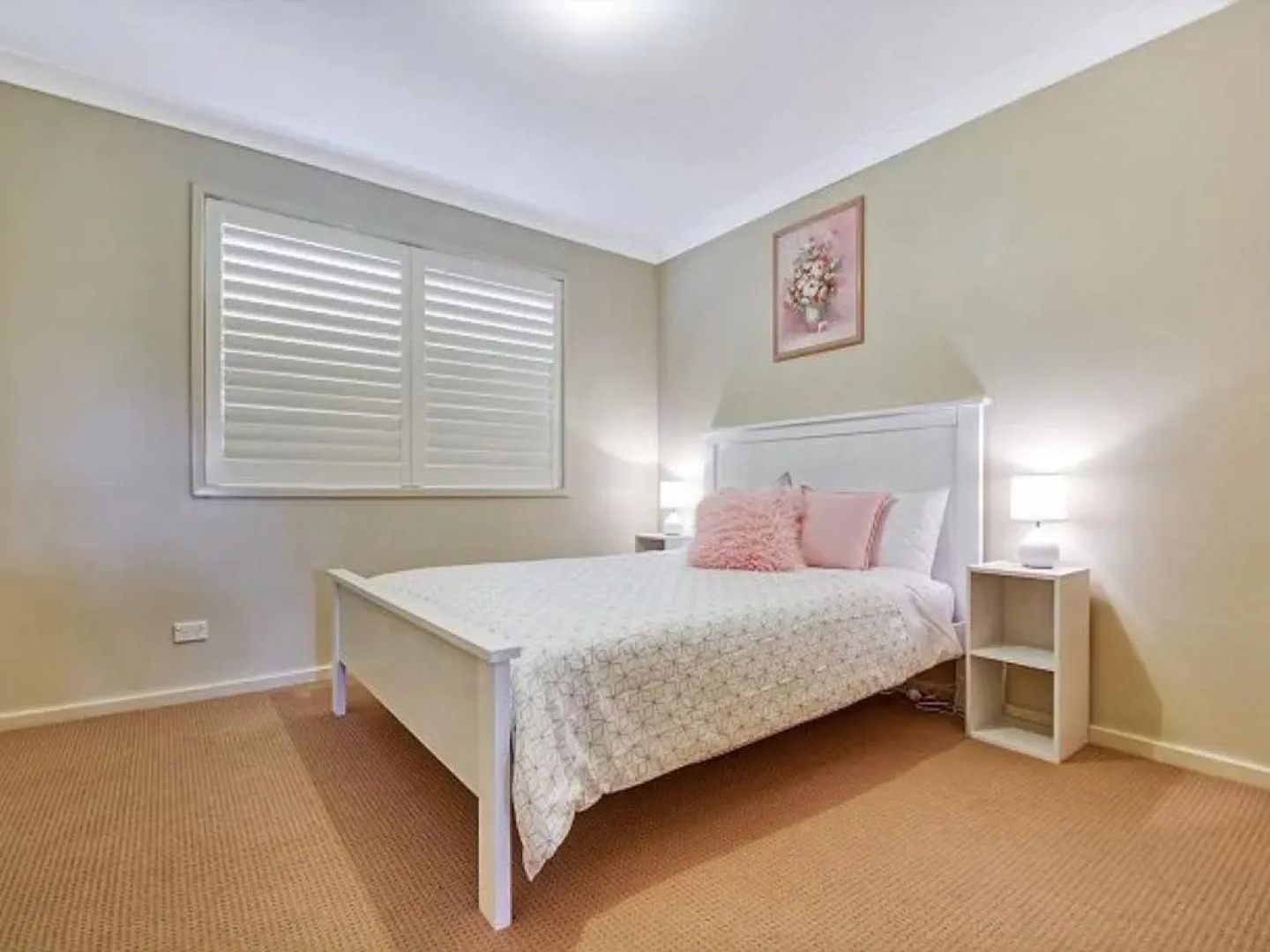 Sunny Balcony Private Courtyard and Outdoor Shower