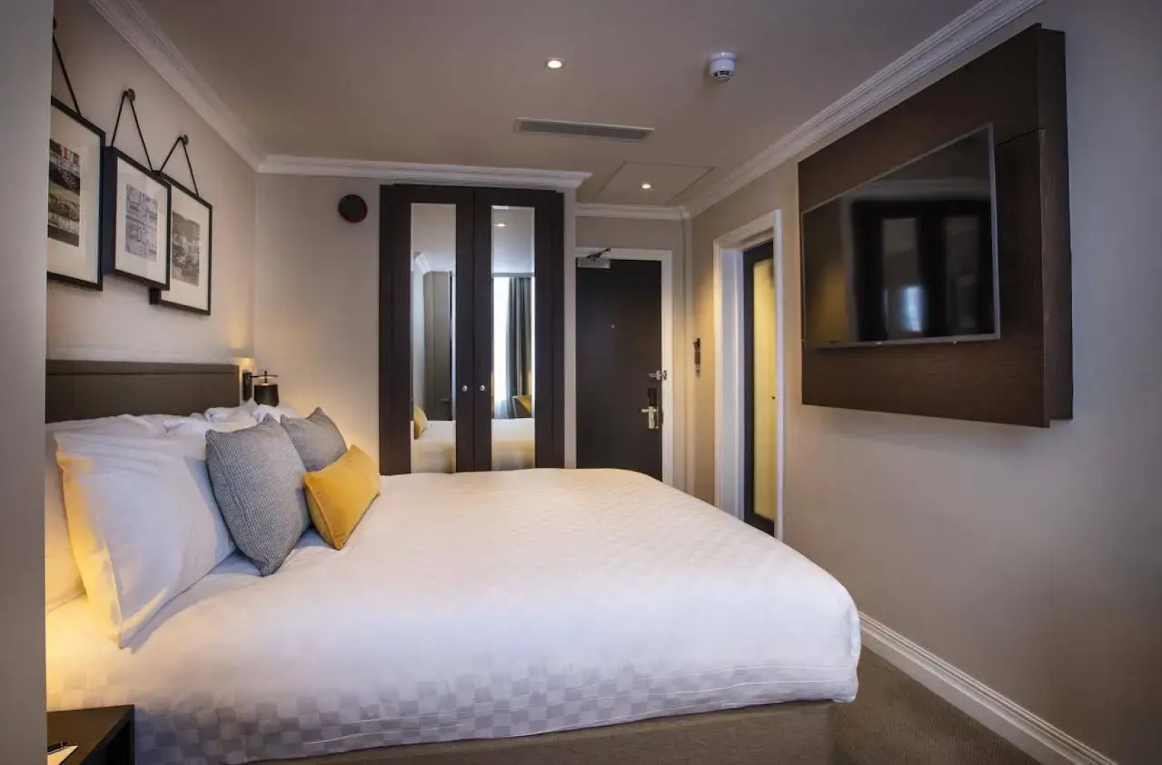 Отель The Clermont London, Victoria