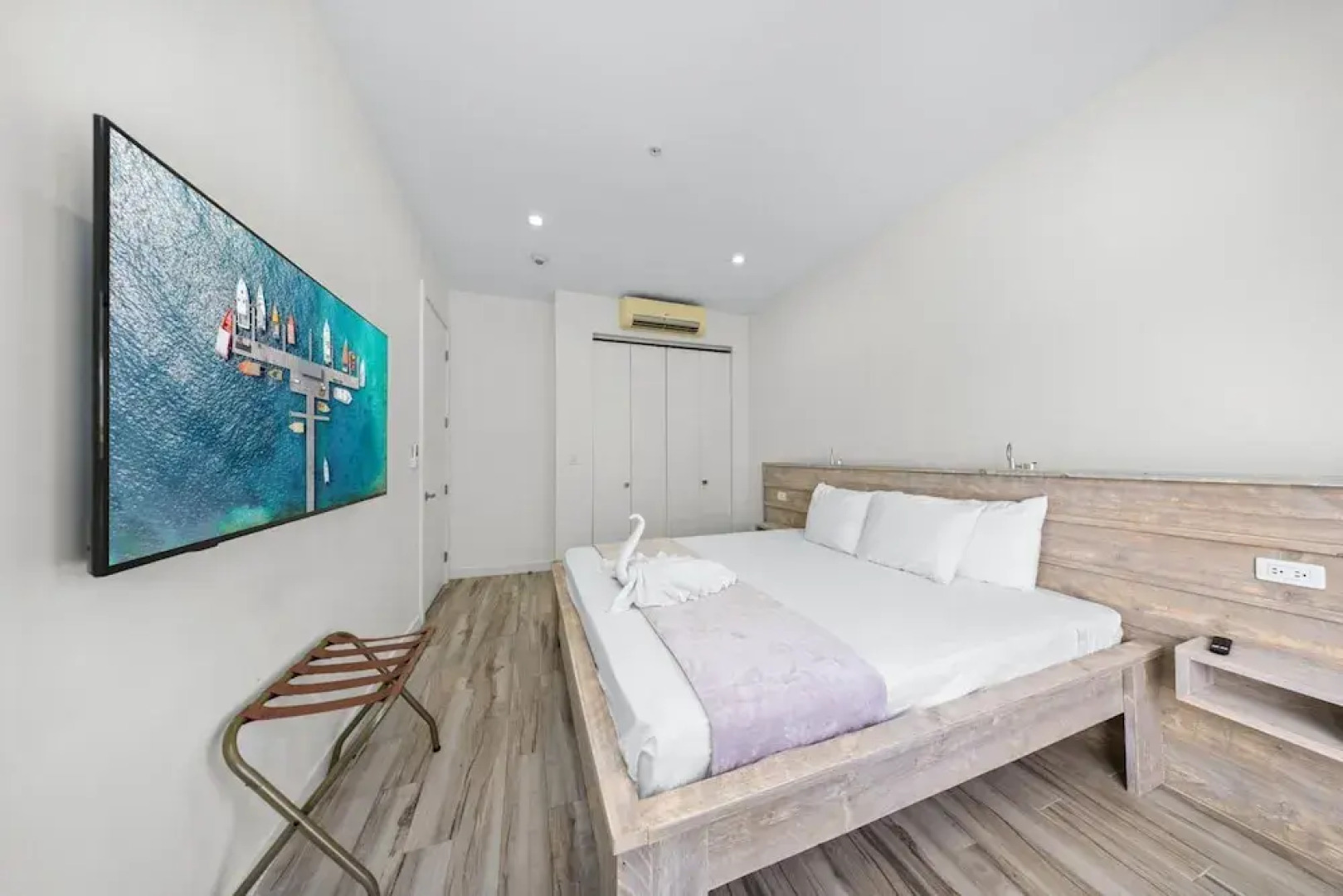 The Cove 106 in Palm Beach Aruba - Prime Location - Free Parking