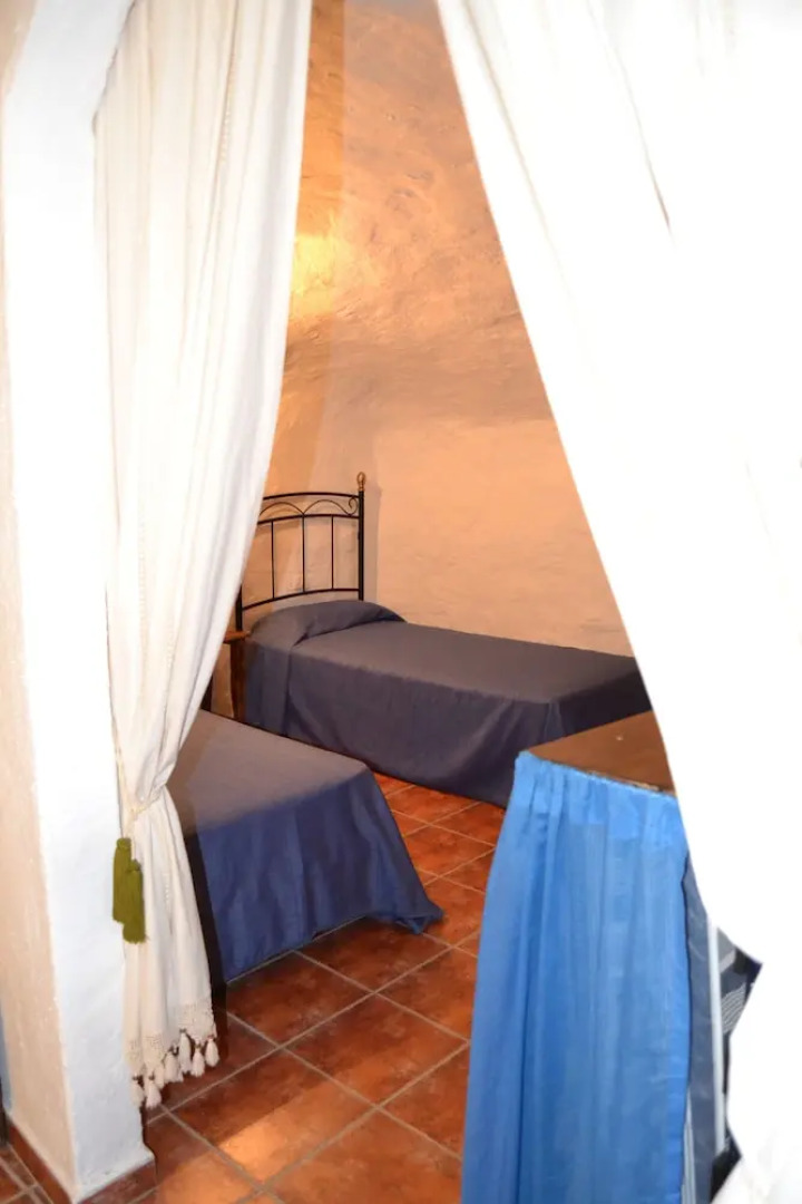 Cueva Hoya Del Monte