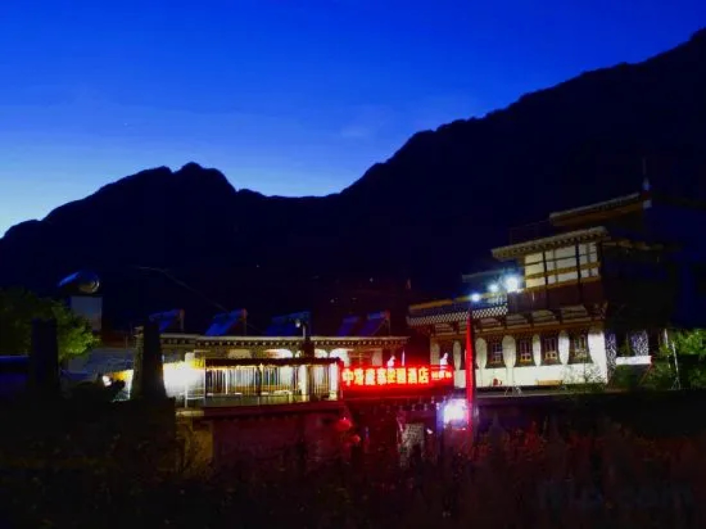 Danba County Gezuo Hotel