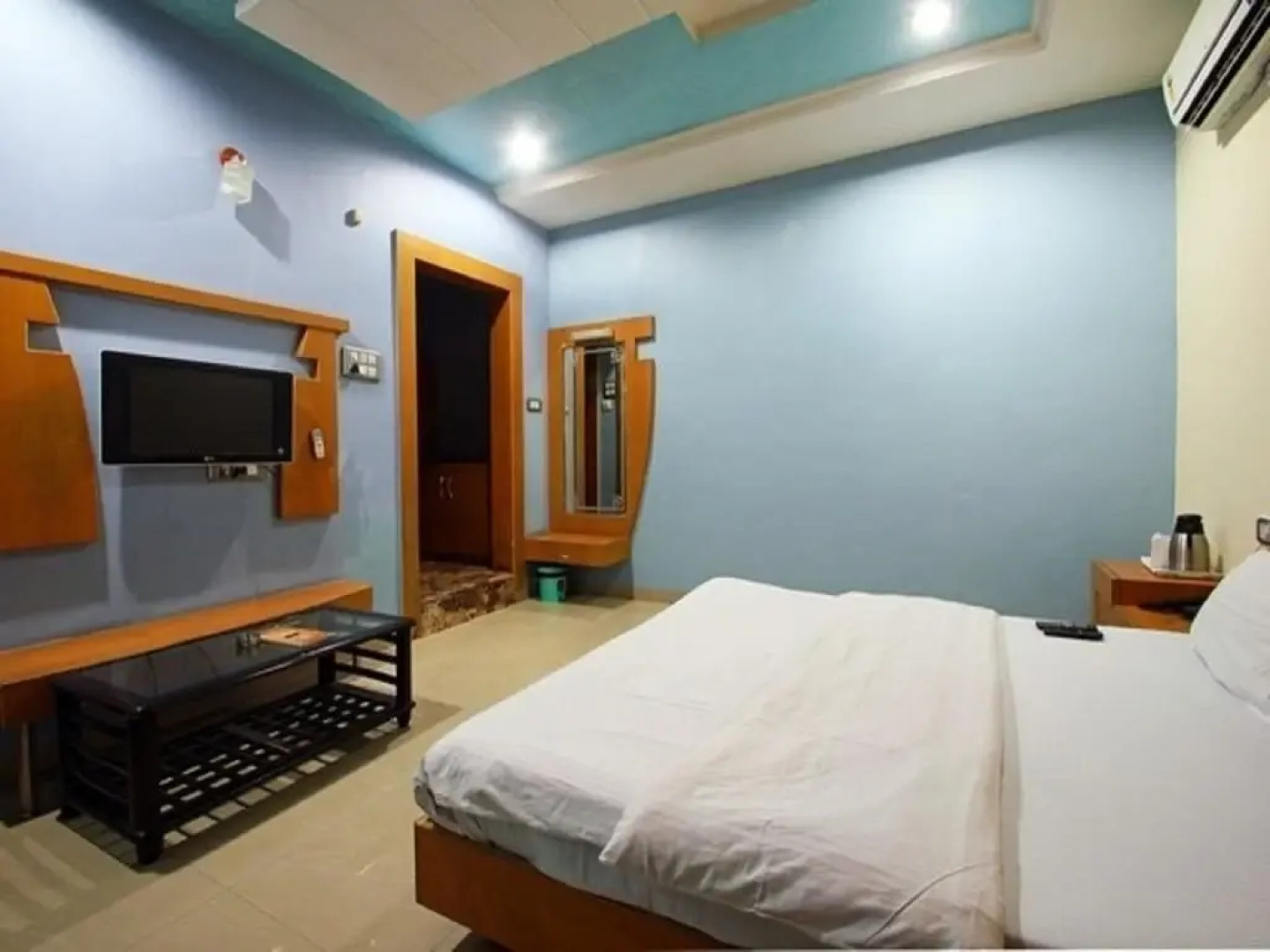 Capital O 31390 Hotel Ambrosia