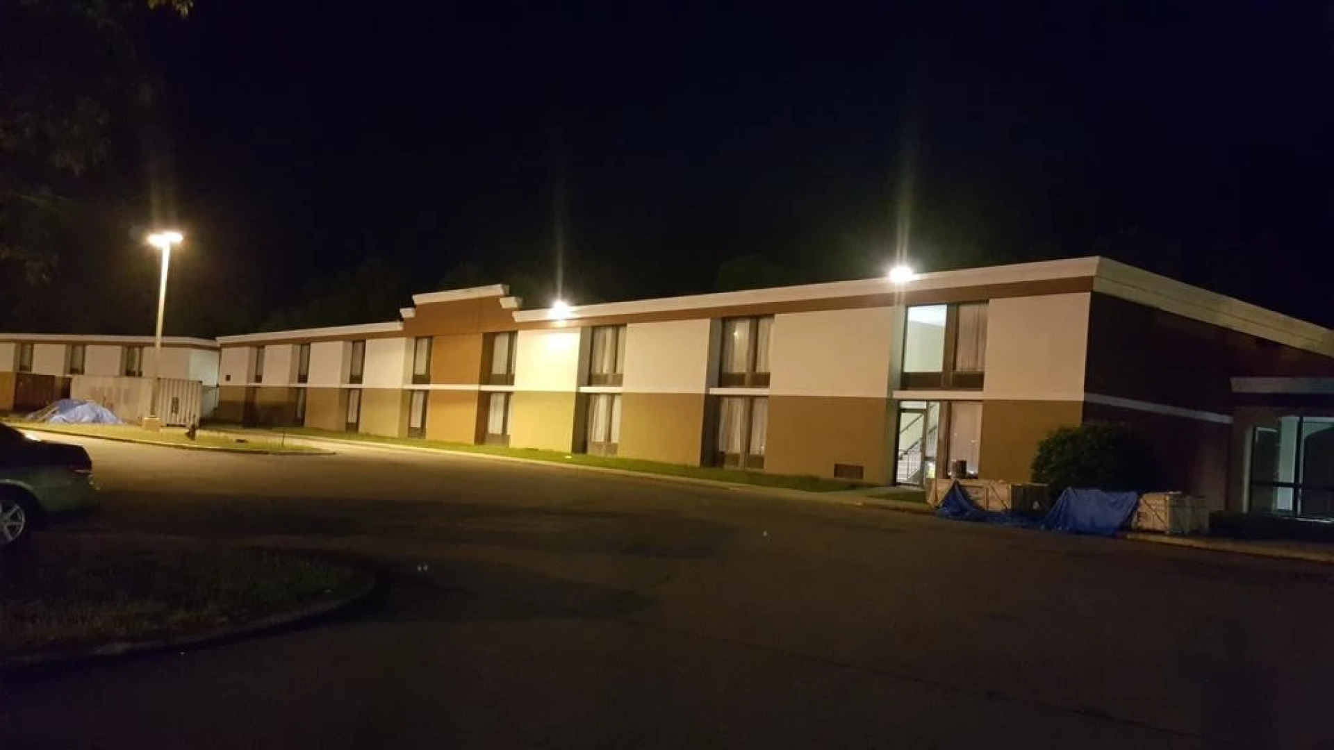 Econo Lodge Inn & Suites