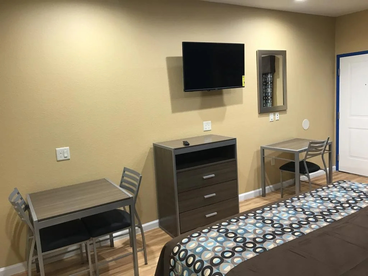 Deluxe Inn & Suites Baytown