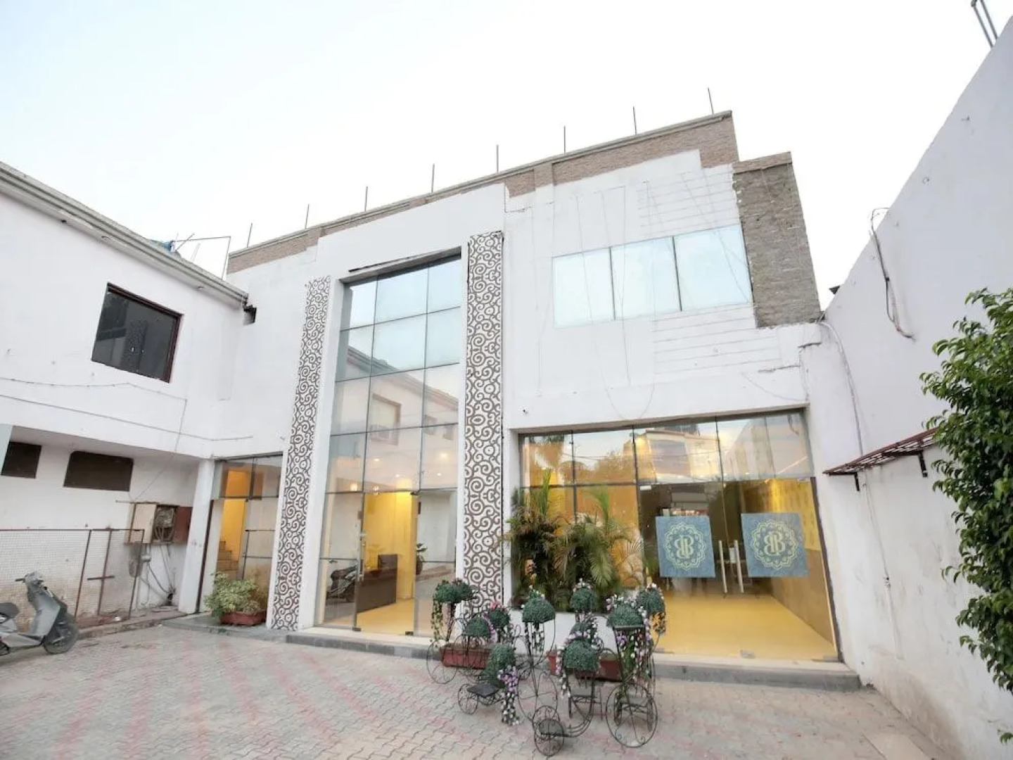 Oyo 14830 Hotel Dreamland Resorts