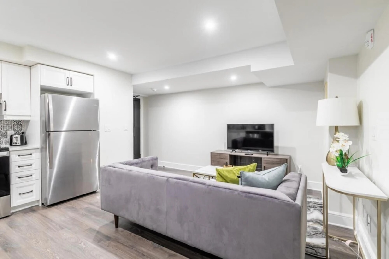 Rideau Comfort 2BD 1BA Apartment Free Parking