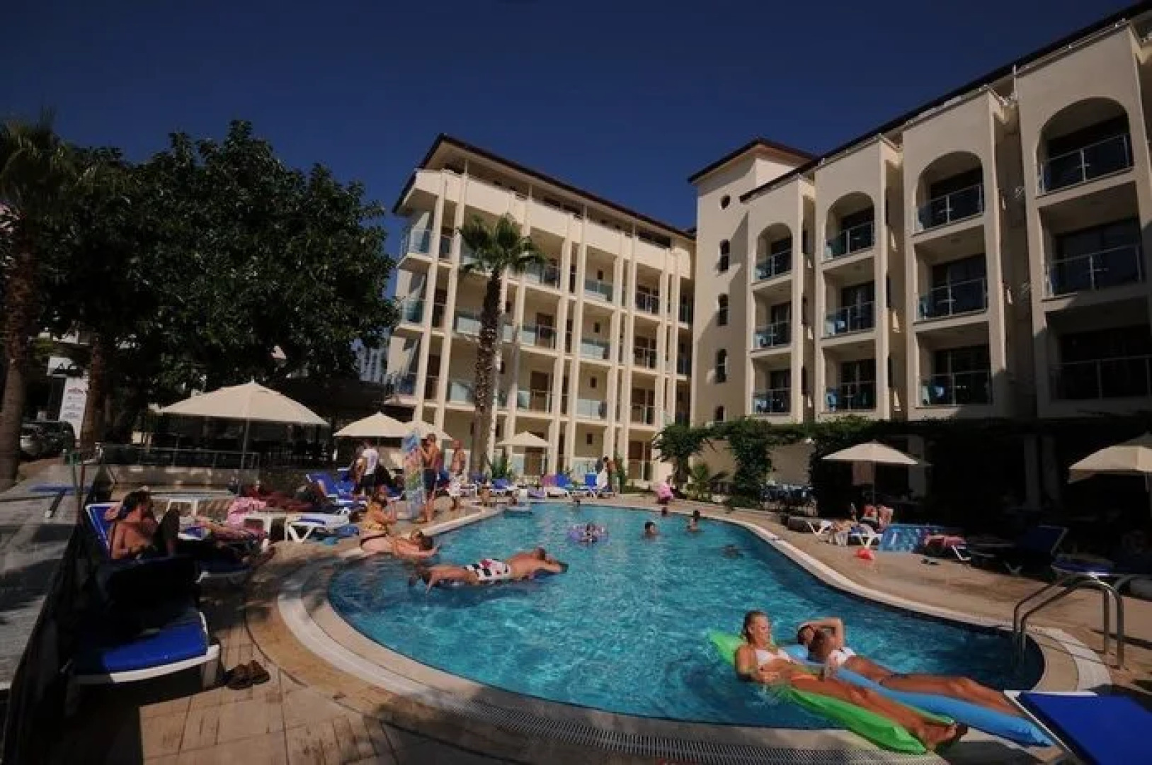 Dreamhouse Apartments City North