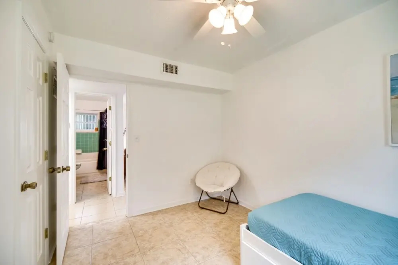 Chic Melbourne Cottage w/ Fire Pit, 4 Mi to Beach!