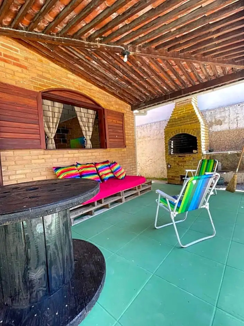 Pousada Hostel São Jorge ------Quartos priv com ar condicionado Liberado das 20h as 08 30hs 1 minuto a pé da praia