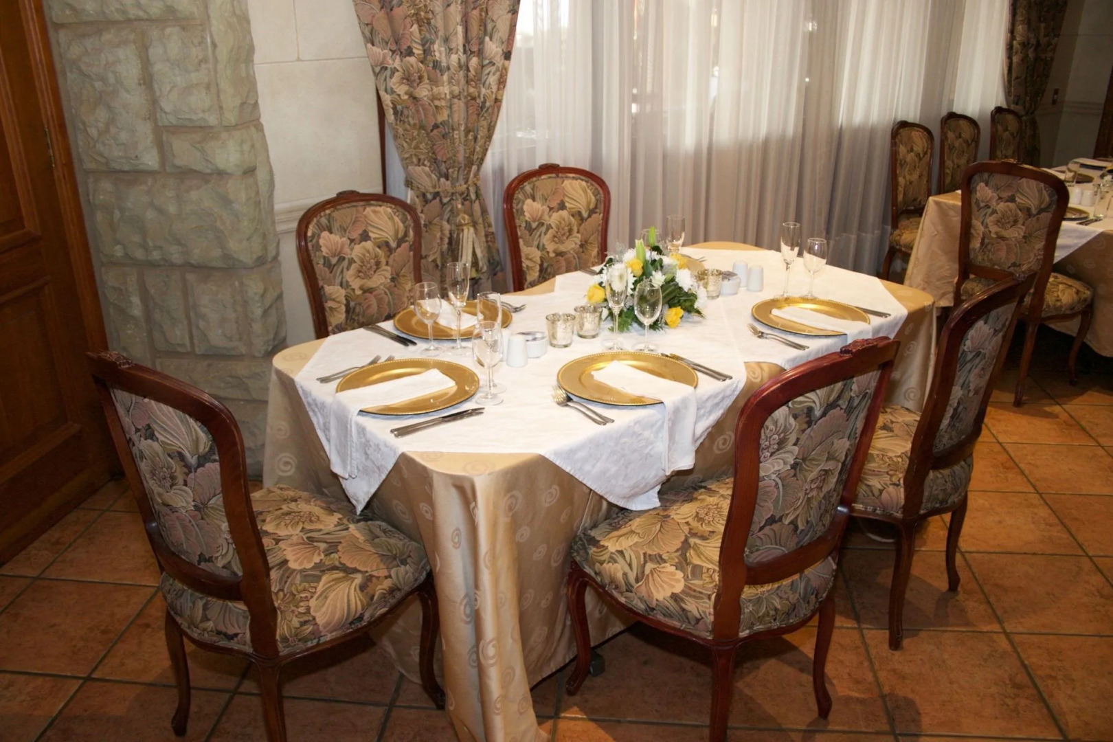 Apogee Boutique Hotel & Spa