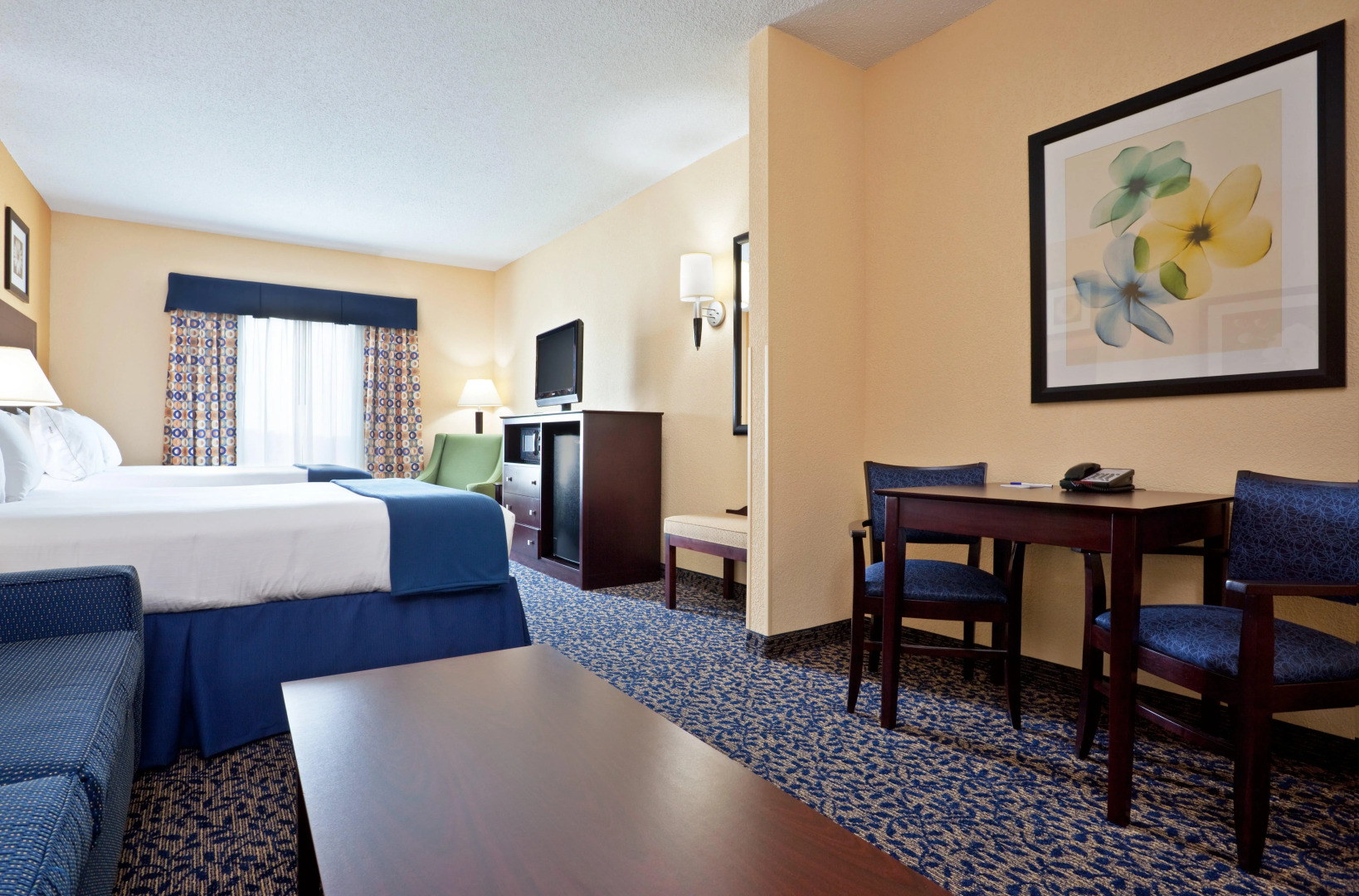 Holiday Inn Express & Suites Akron Regional Airport Area by IHG