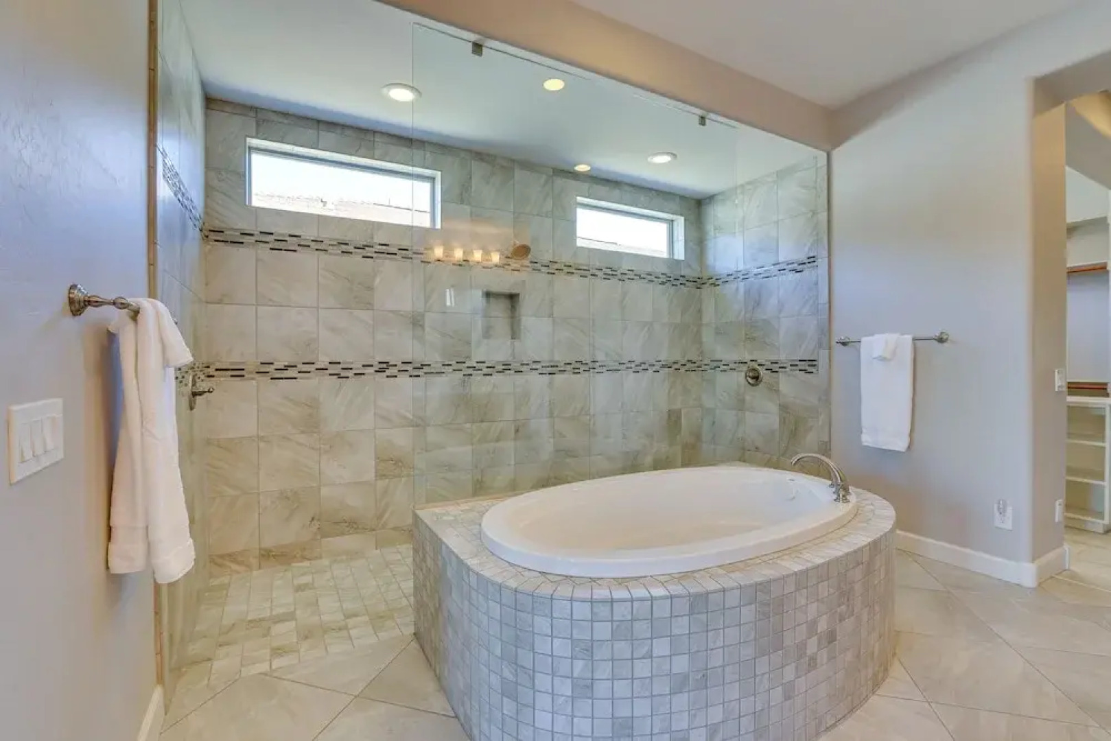 Saltwater Pool & Swim-up Bar: Goodyear Oasis!