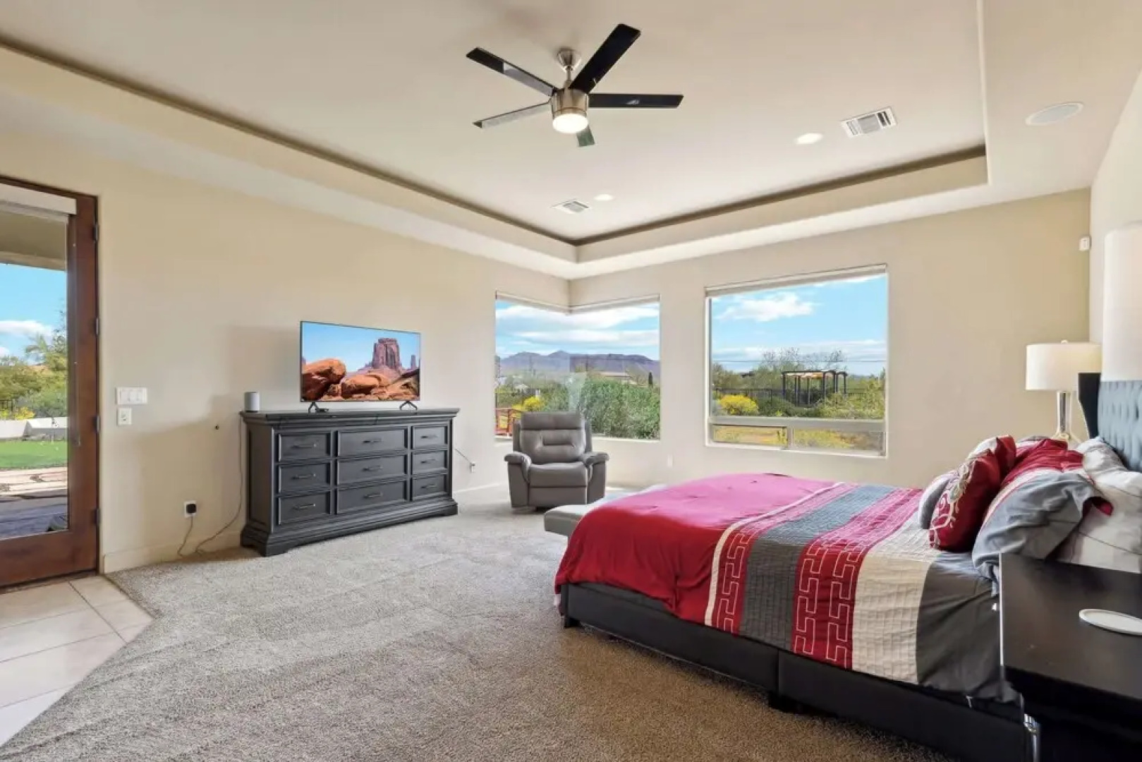 East Mesa Desert and Mountain Views: 5br, Pool