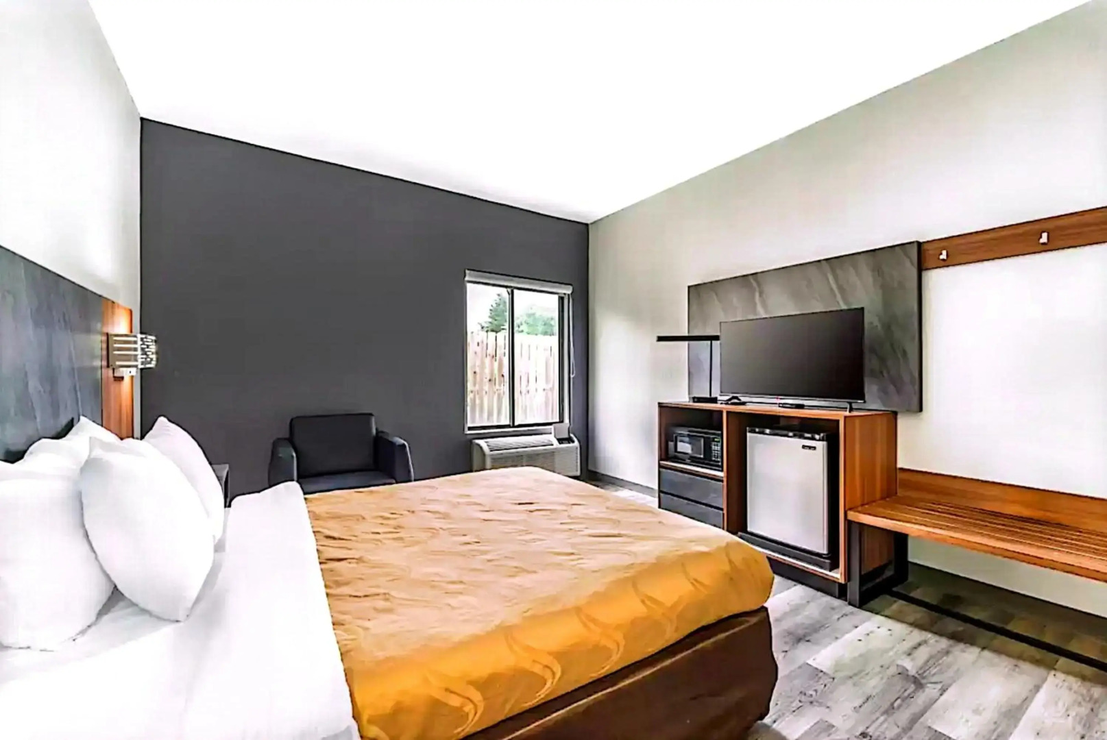 Quality Inn & Suites Manhattan