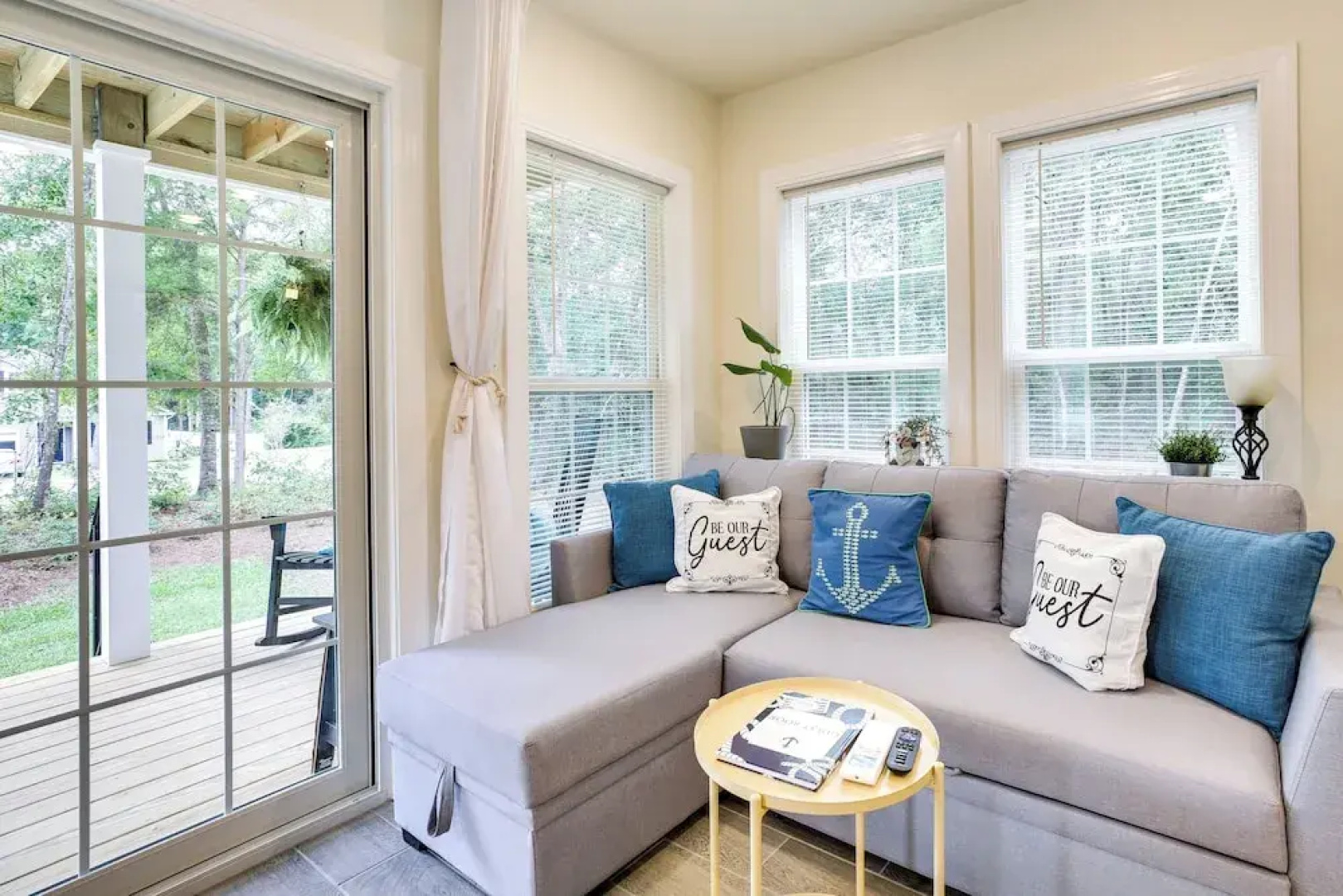 Cozy Cottage: Minutes to Downtown Southport!