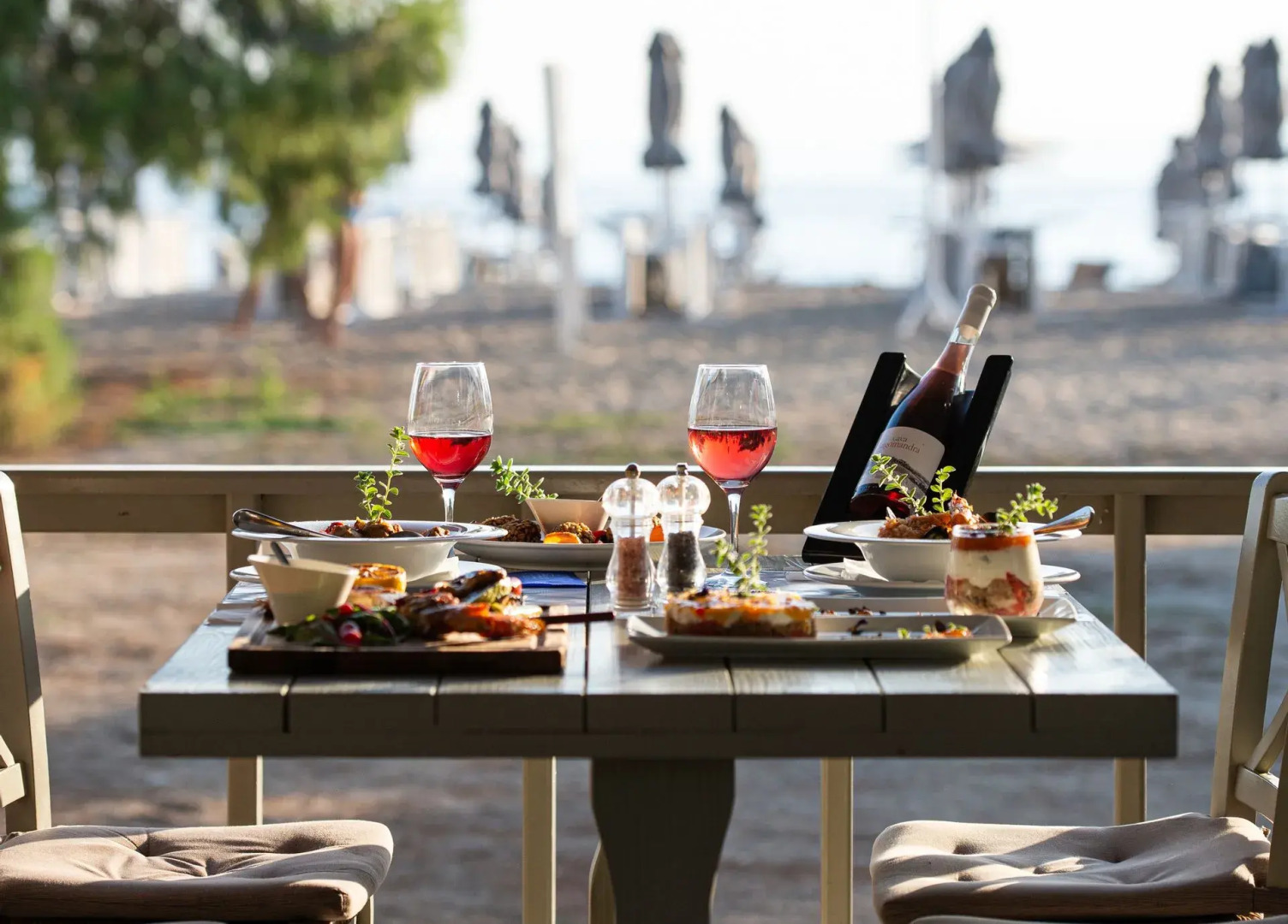 Lagomandra Beach & Suites