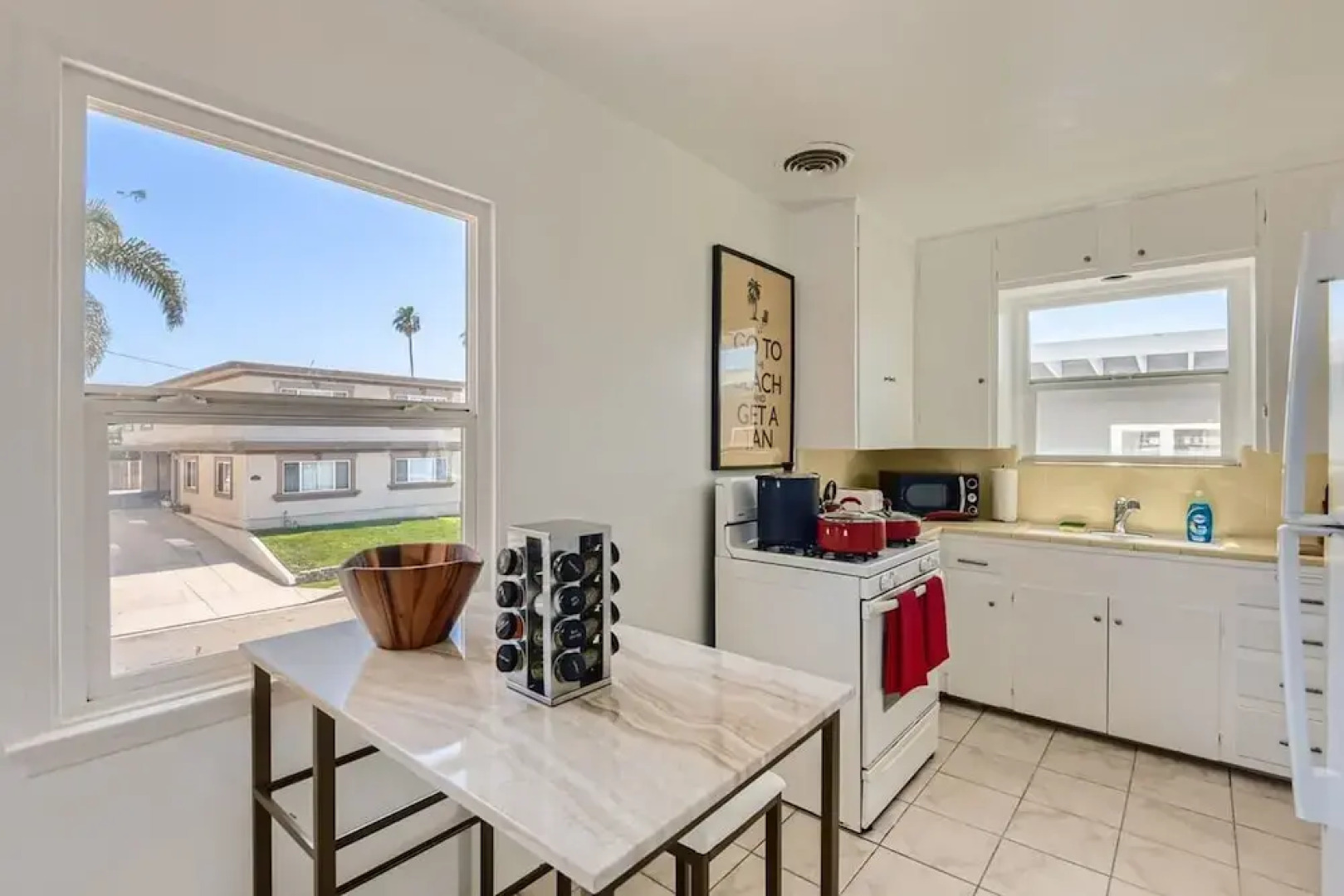 Walk to Beach - King Apt In 1 Area - AB