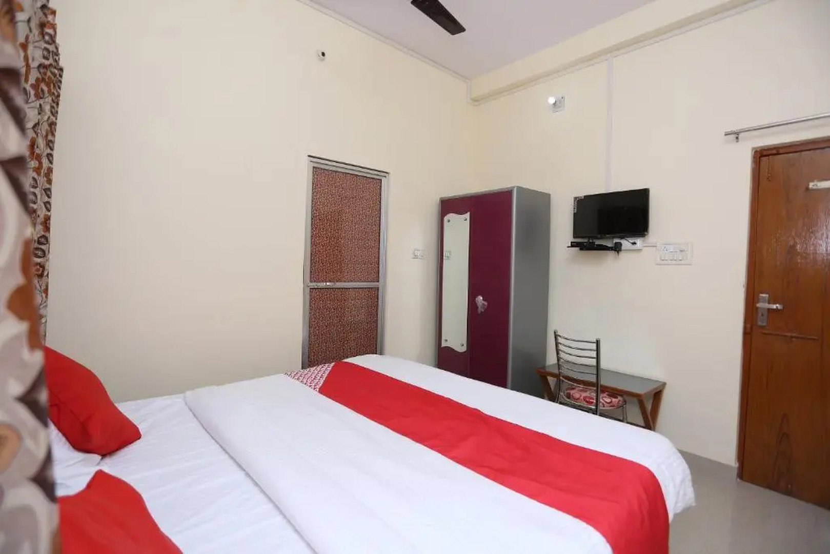 OYO 43901 Baba Guest House