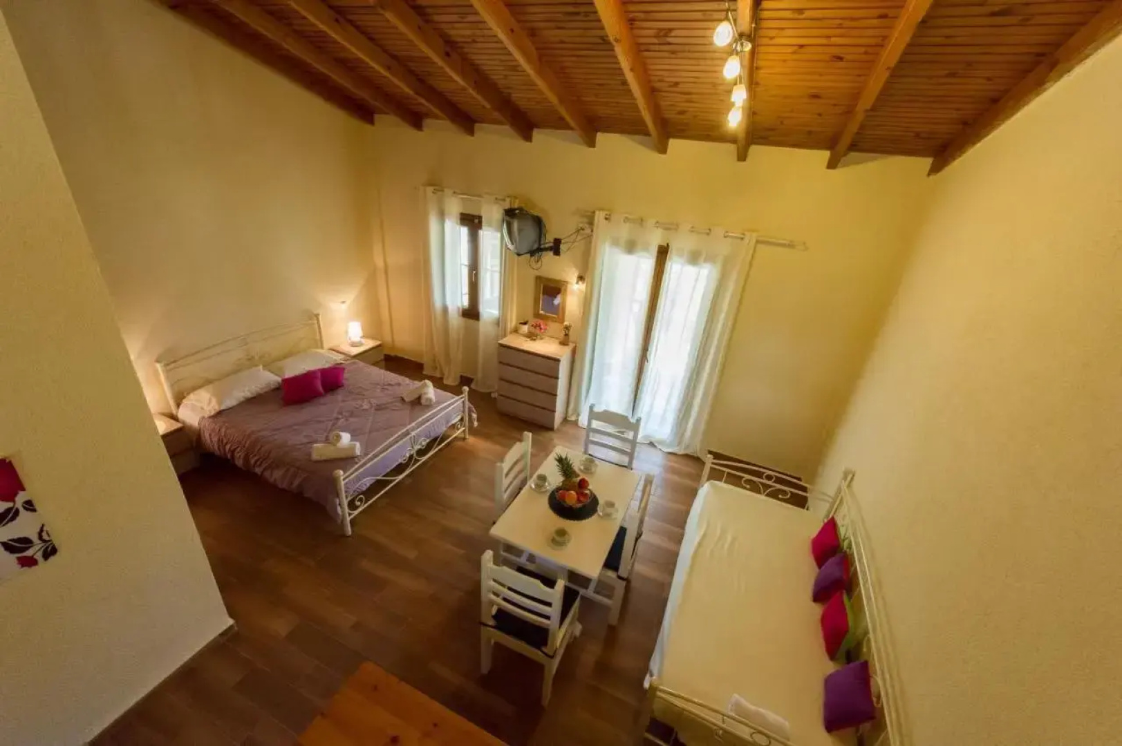 Renata Rooms & Studios
