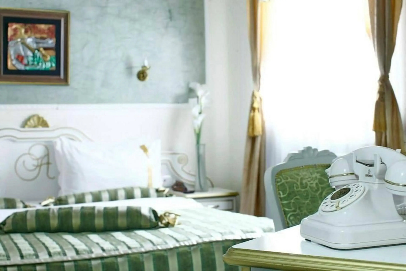 Queen's Astoria Design Hotel