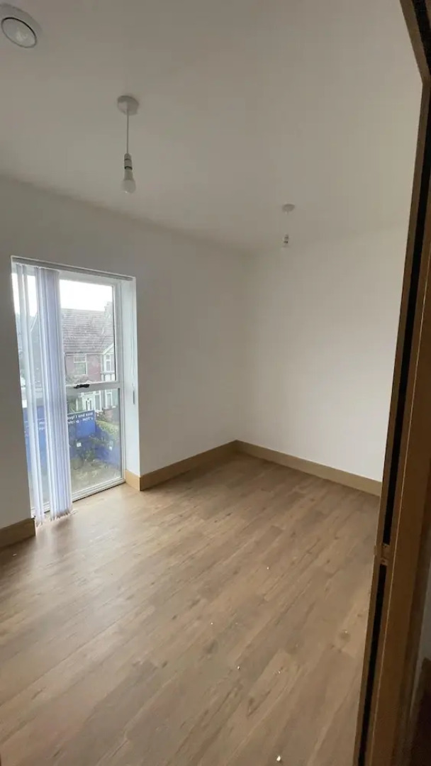 Exquisite Riverside Living in a Stunning Flat