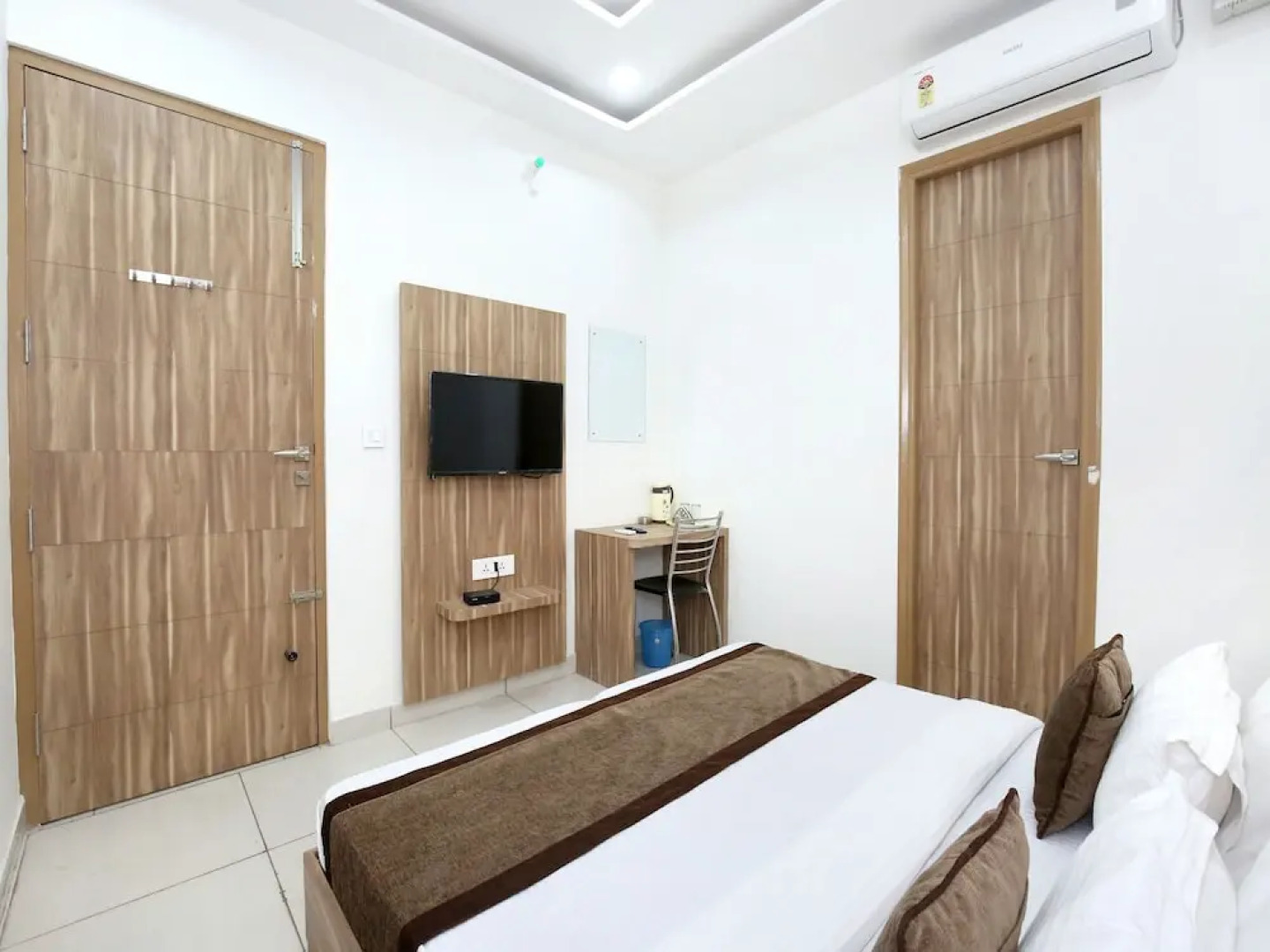 OYO 11882 Hotel Krishna