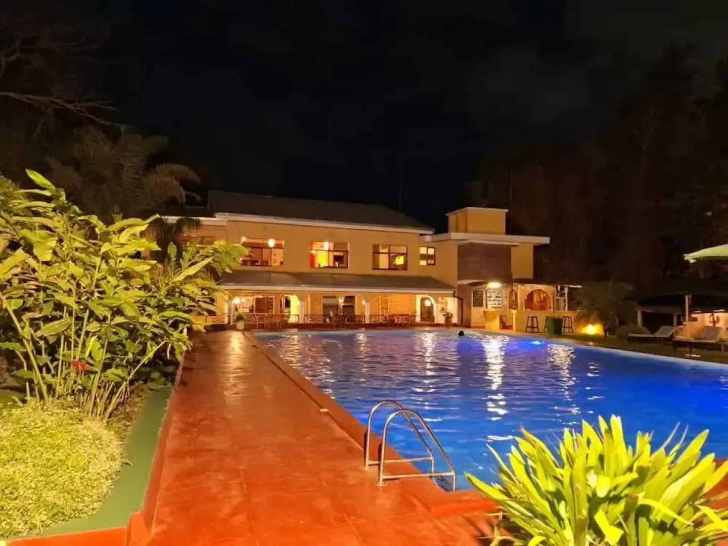 Bougainvillea Safari Lodge