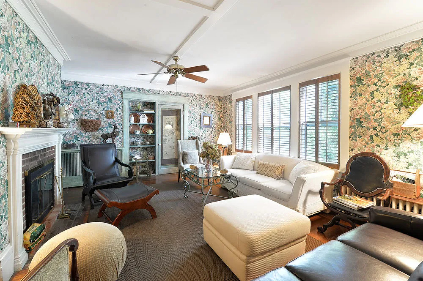 Village Latch Inn Hotel